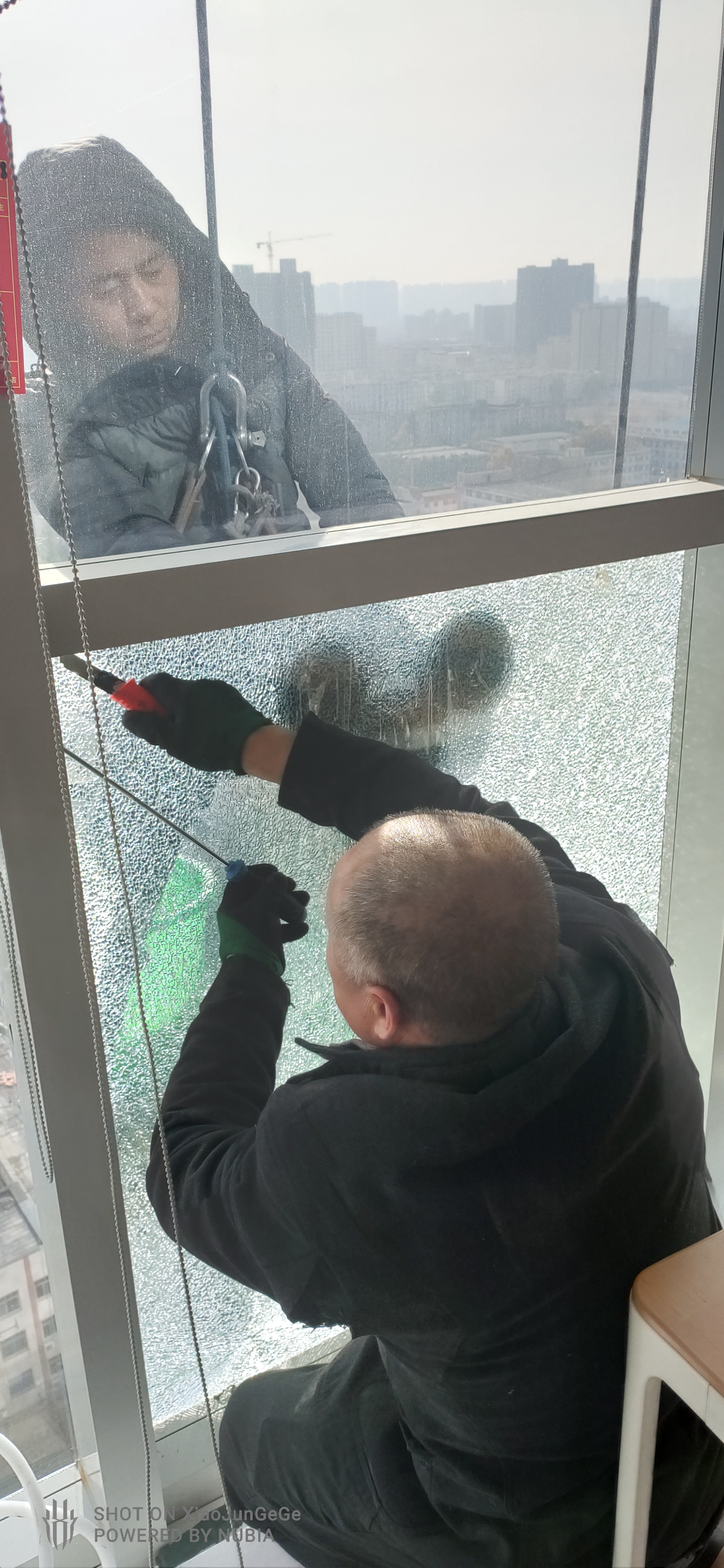 鄭州二七區(qū)寫字樓鋼化玻璃更換電話，更換價錢，找哪家公司靠譜