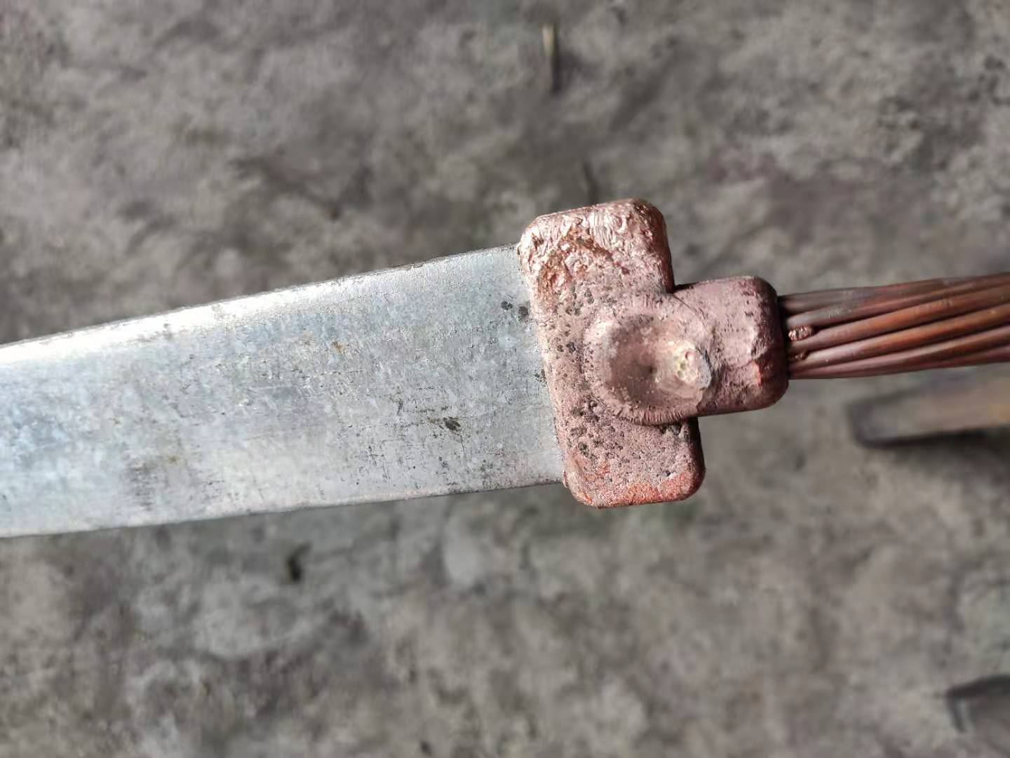 實(shí)體廠家生產(chǎn)熱熔焊劑