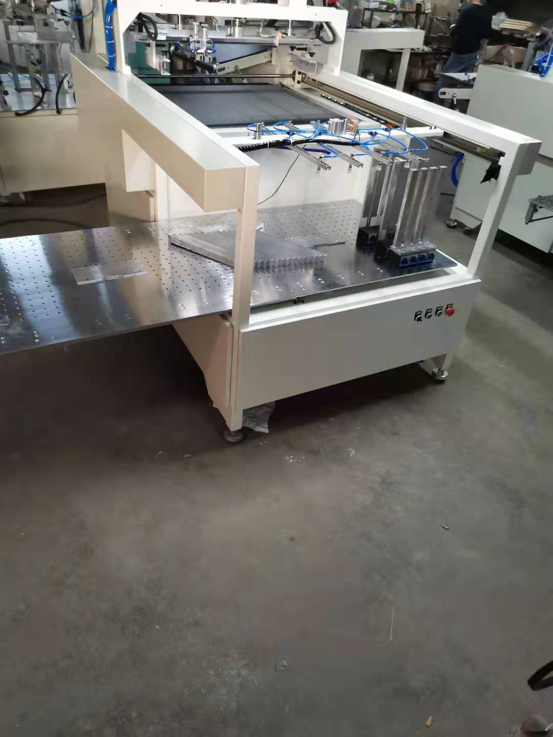 鑫喬自動(dòng)貼窗機(jī) 鑫喬刮膠機(jī)