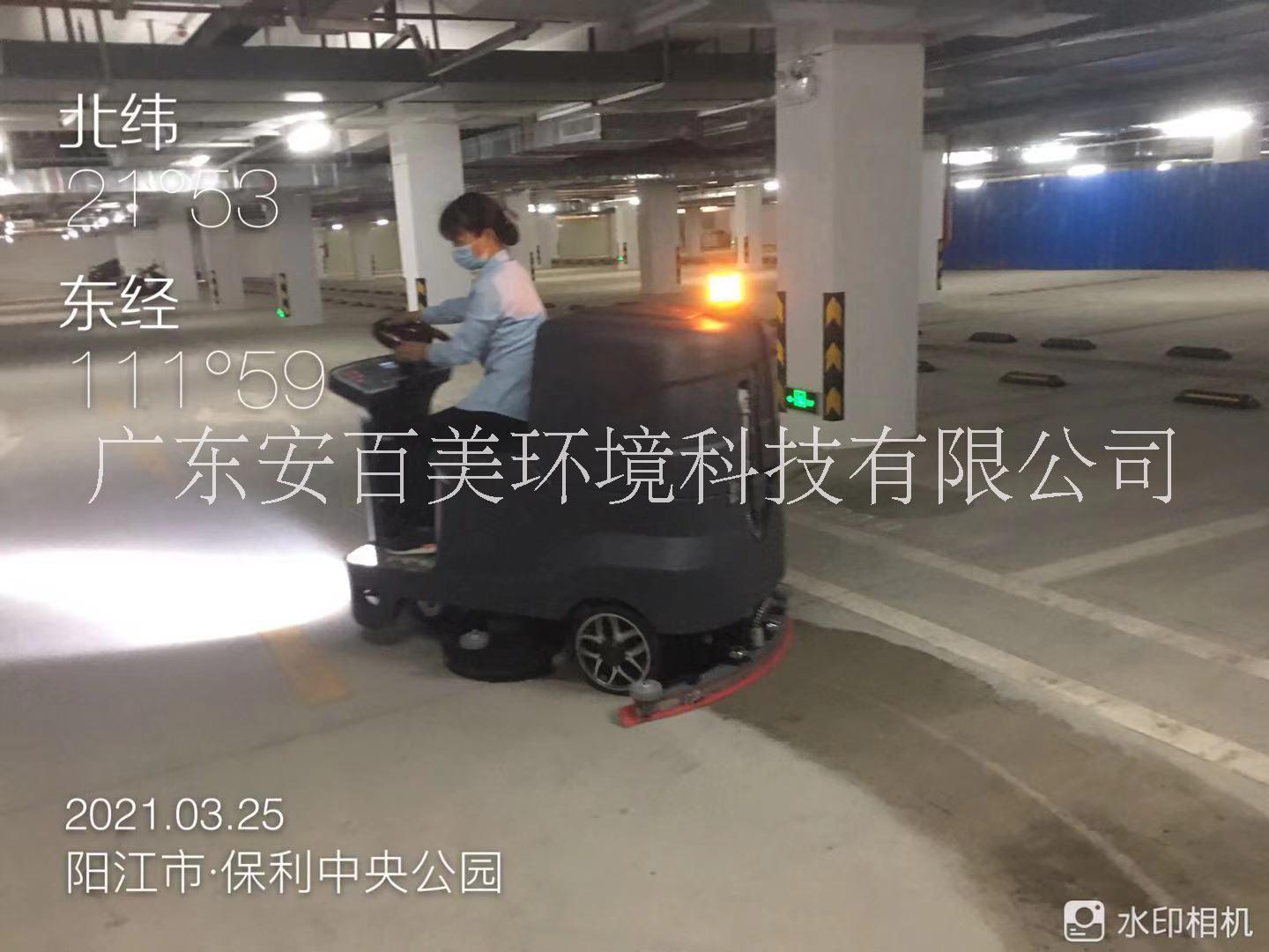 駕駛式洗地機(jī) 廣東洗地機(jī) 電動(dòng)洗地機(jī) 電瓶洗地機(jī)