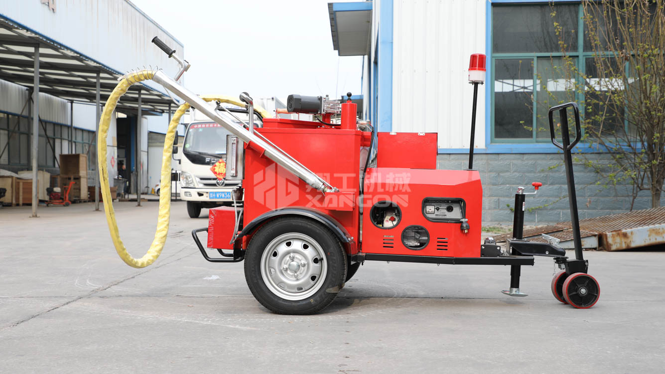 牽引式瀝青修補(bǔ)車