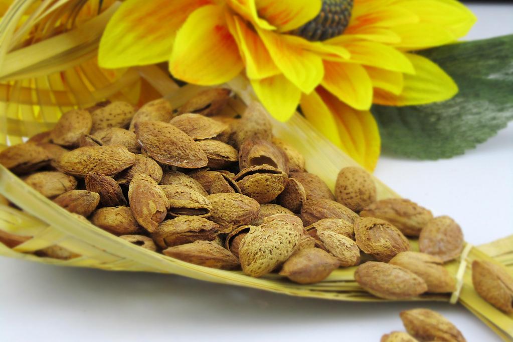 95%依托國外進(jìn)口，鮮果長相卻無人知曉，網(wǎng)友：是我吃的巴旦木? 95%依托國外進(jìn)口？