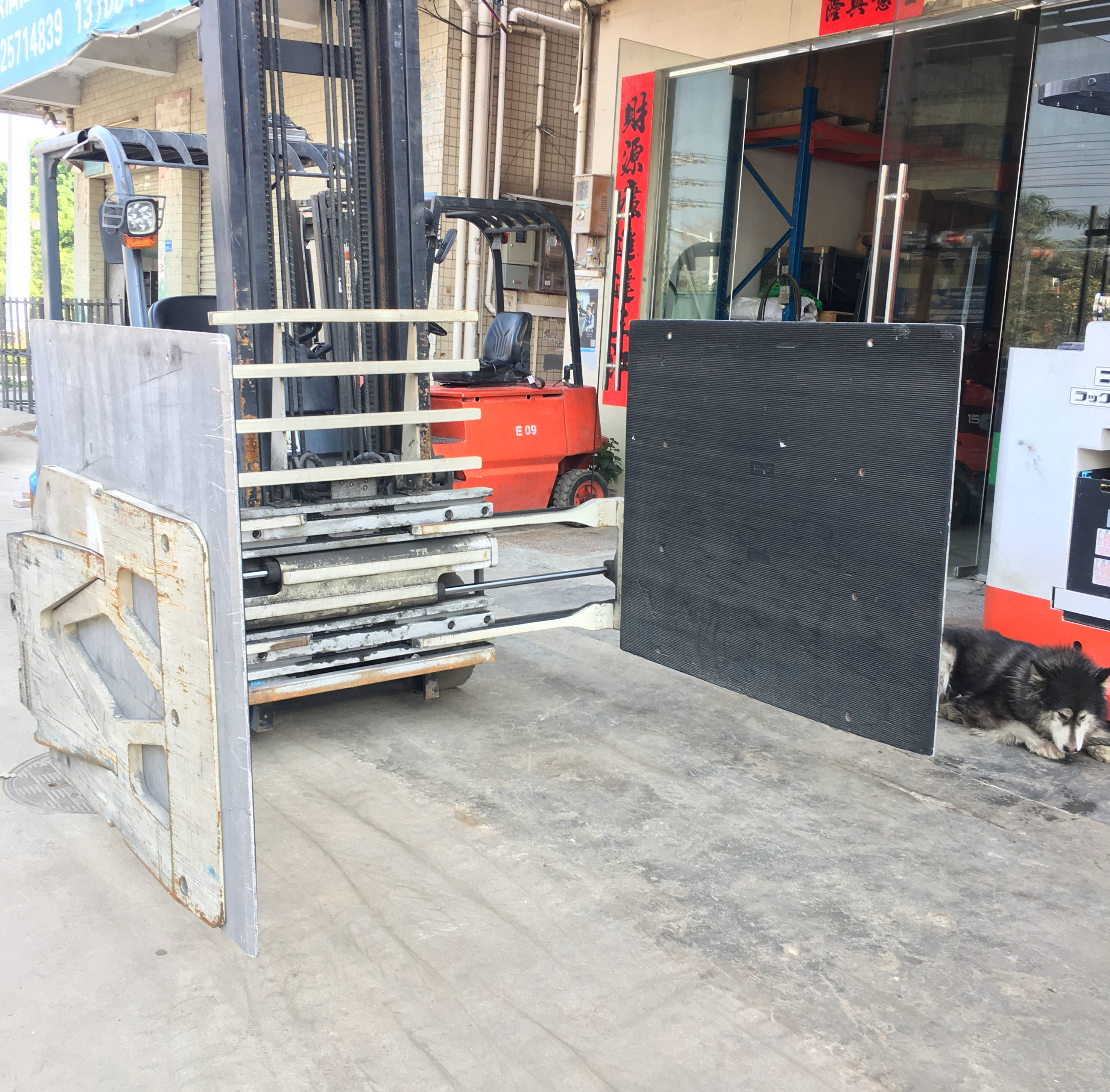 電動叉車配紙箱夾叉車出租出售