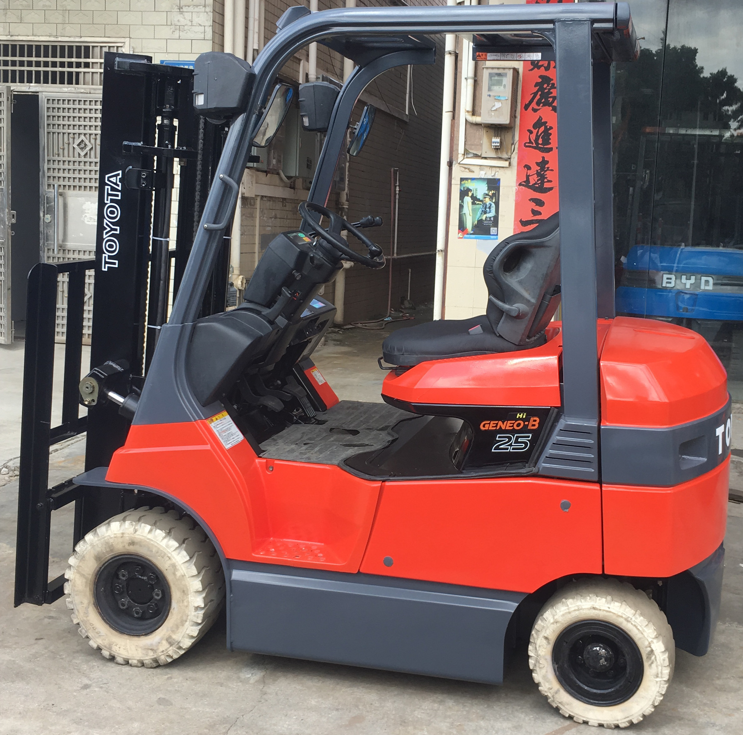 二手2.5噸豐田電動(dòng)叉車出租 2.5噸叉車 東莞出租豐田叉車