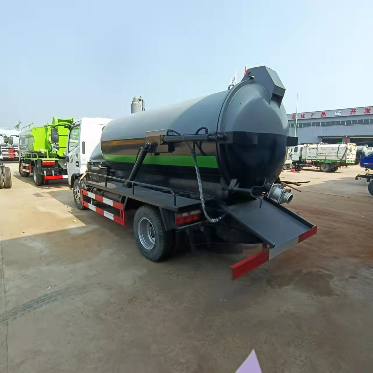 云南吸污車廠價批發(fā)，吸污車供應(yīng)廠家