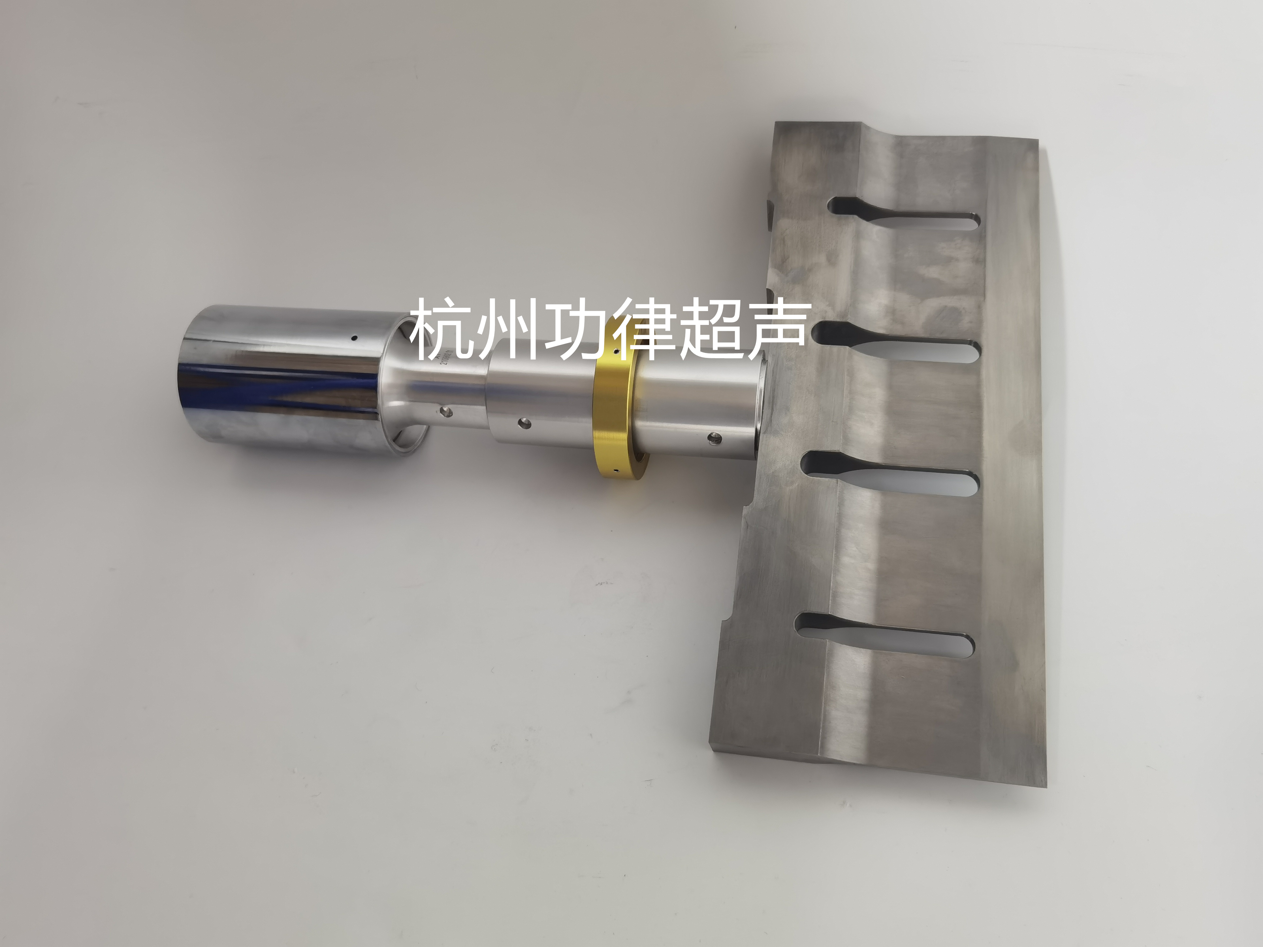 廠家供應(yīng)超聲波食品蛋糕切割刀超聲波奶酪堅(jiān)果類切割刀超聲波切割