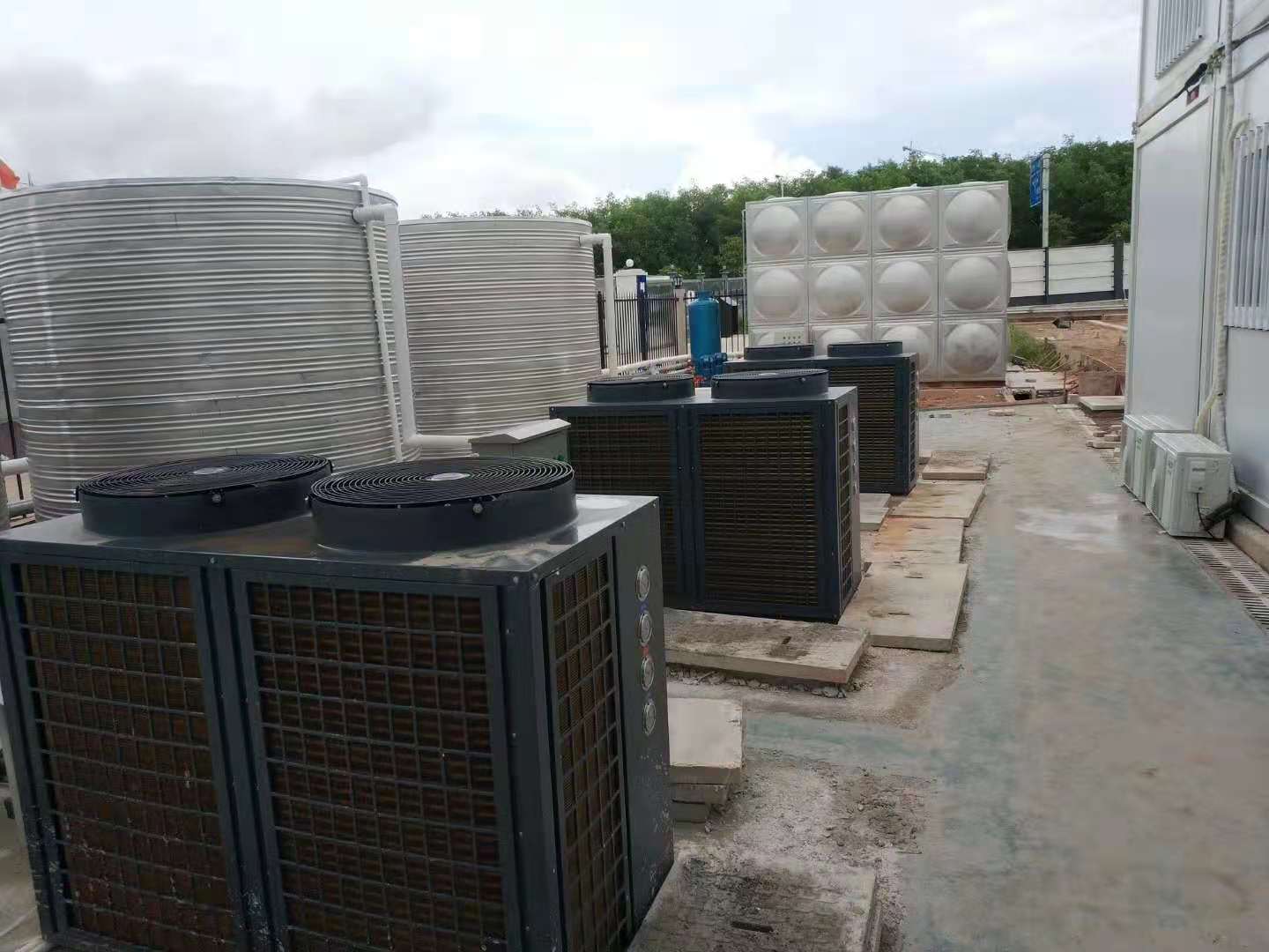 承接酒店空氣能熱水工程 空氣源熱泵熱水機(jī)組 廠家供應(yīng)一站式服務(wù)