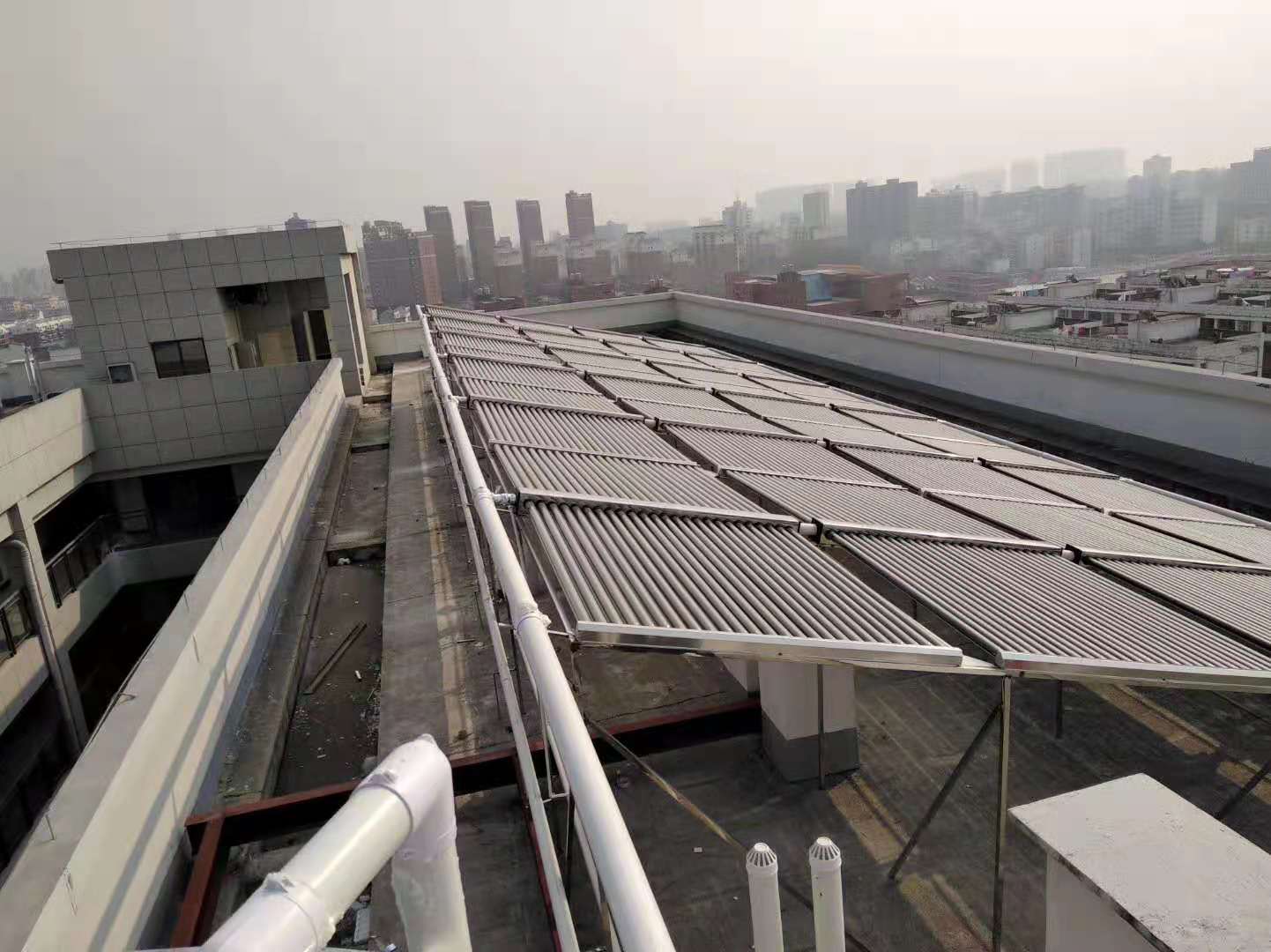 惠州太陽(yáng)能熱水器安裝公司_報(bào)價(jià)熱線【東莞市健朗節(jié)能設(shè)備有限公司】