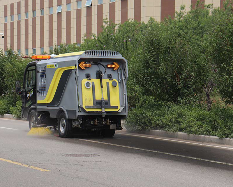 電動(dòng)掃地車 清掃廠家 多功能電動(dòng)掃地車濟(jì)南百易