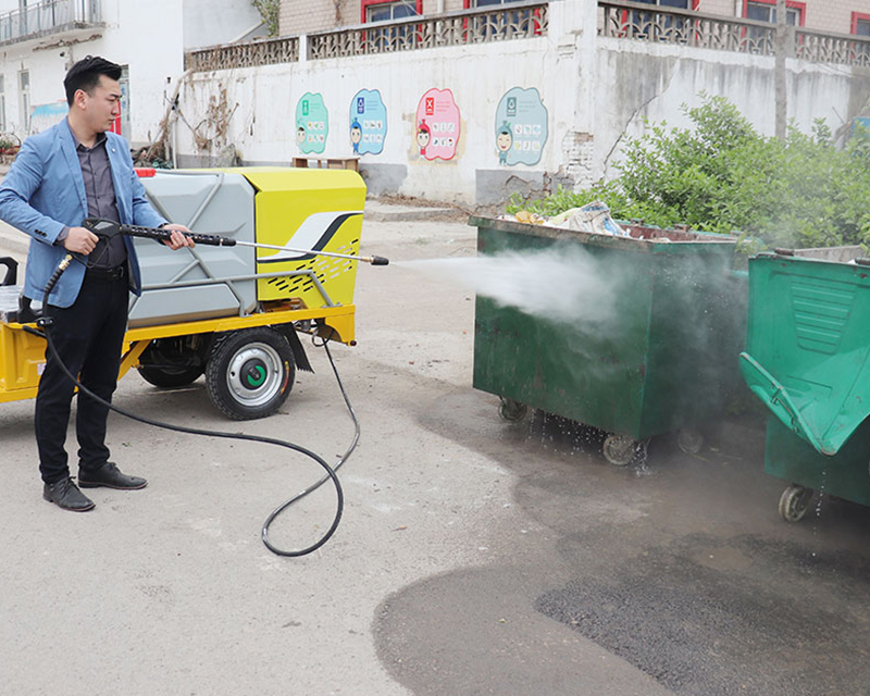 小型高壓路面沖洗清洗車 濟南百易路面污漬高壓沖洗車