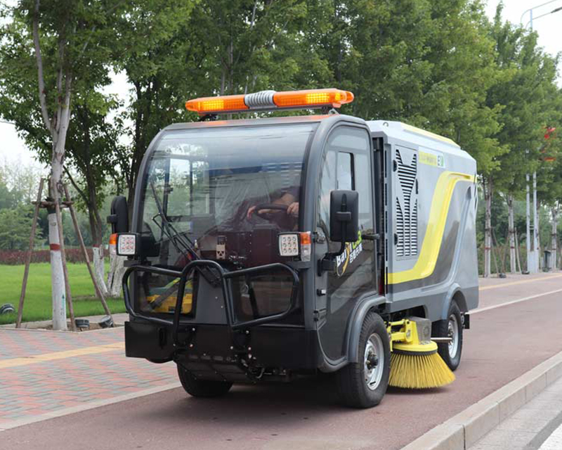 電動(dòng)掃地車 清掃廠家 多功能電動(dòng)掃地車濟(jì)南百易