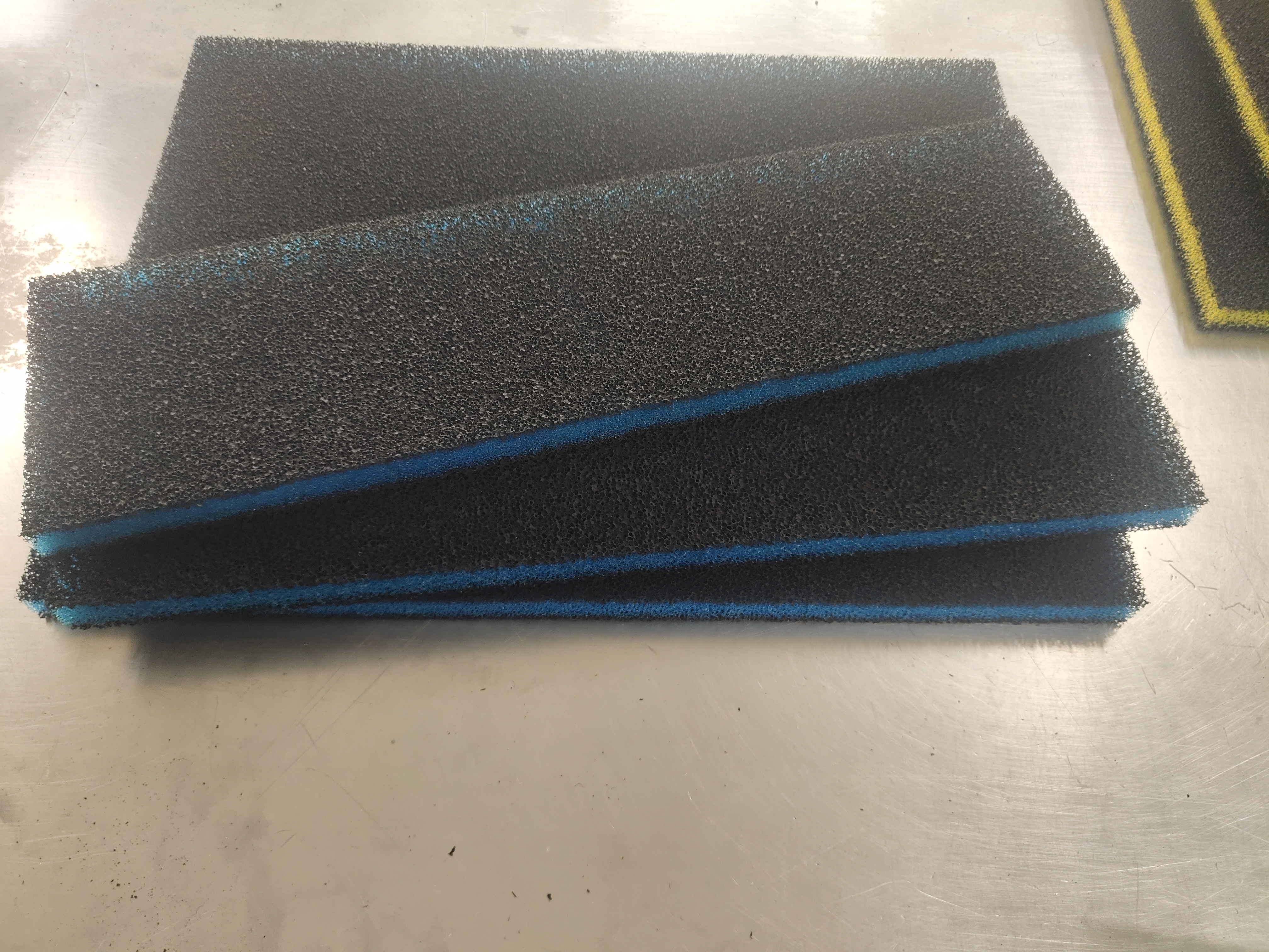 佛山泡棉活性炭過(guò)濾網(wǎng)批發(fā)廠家、價(jià)格、報(bào)價(jià)【東莞市樂(lè)信環(huán)?？萍加邢薰尽?  title=