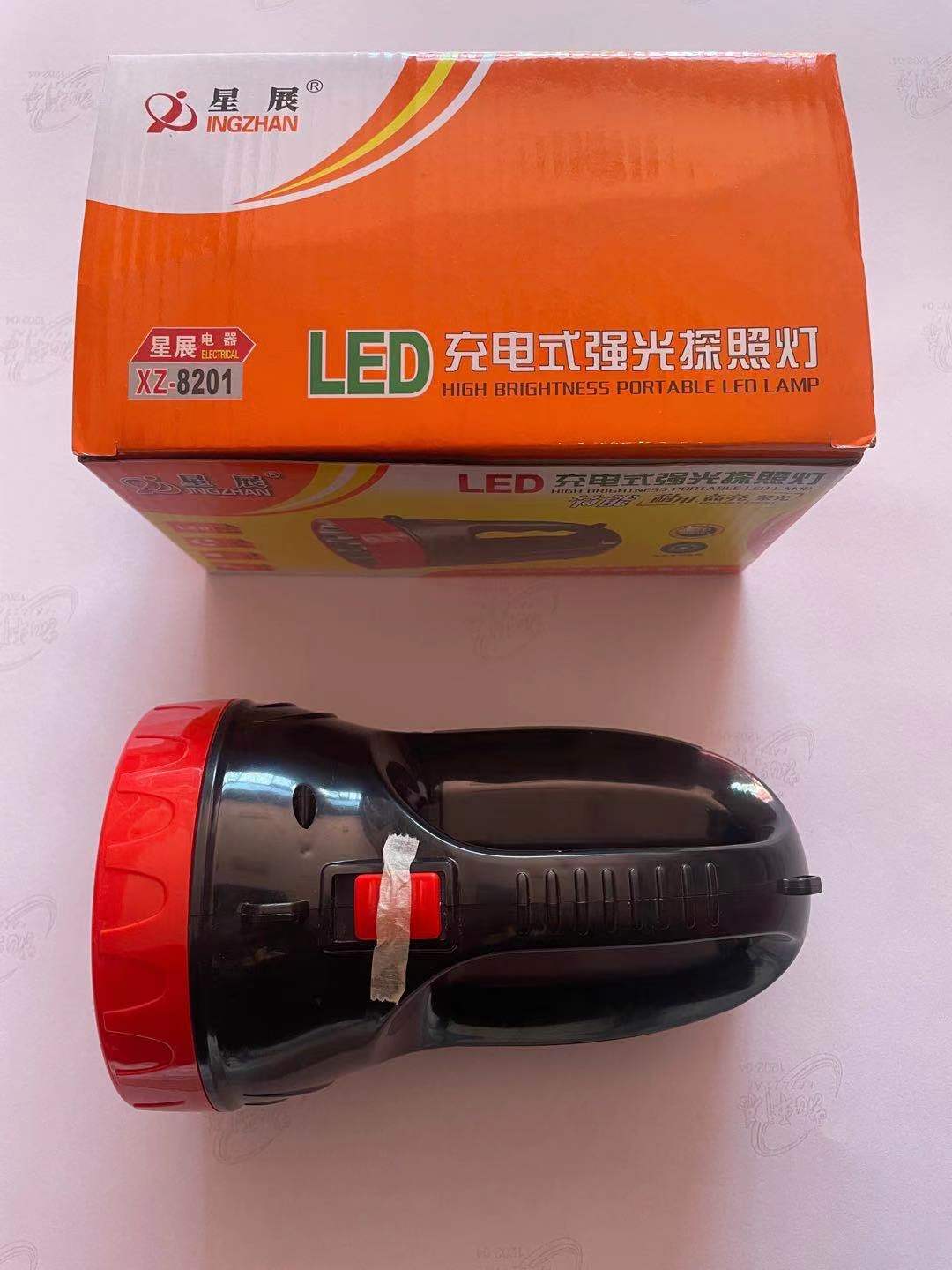 LED充電式強(qiáng)光探照燈節(jié)能耐用高亮聚光便攜式手電