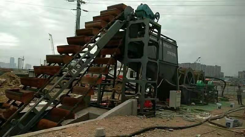 山東萬(wàn)鼎批發(fā)環(huán)保洗沙機(jī)，山東環(huán)保洗沙機(jī)，挖斗洗沙機(jī)，挖斗洗砂機(jī)廠家,安裝-定制-萬(wàn)鼎環(huán)?？萍加邢薰?  title=