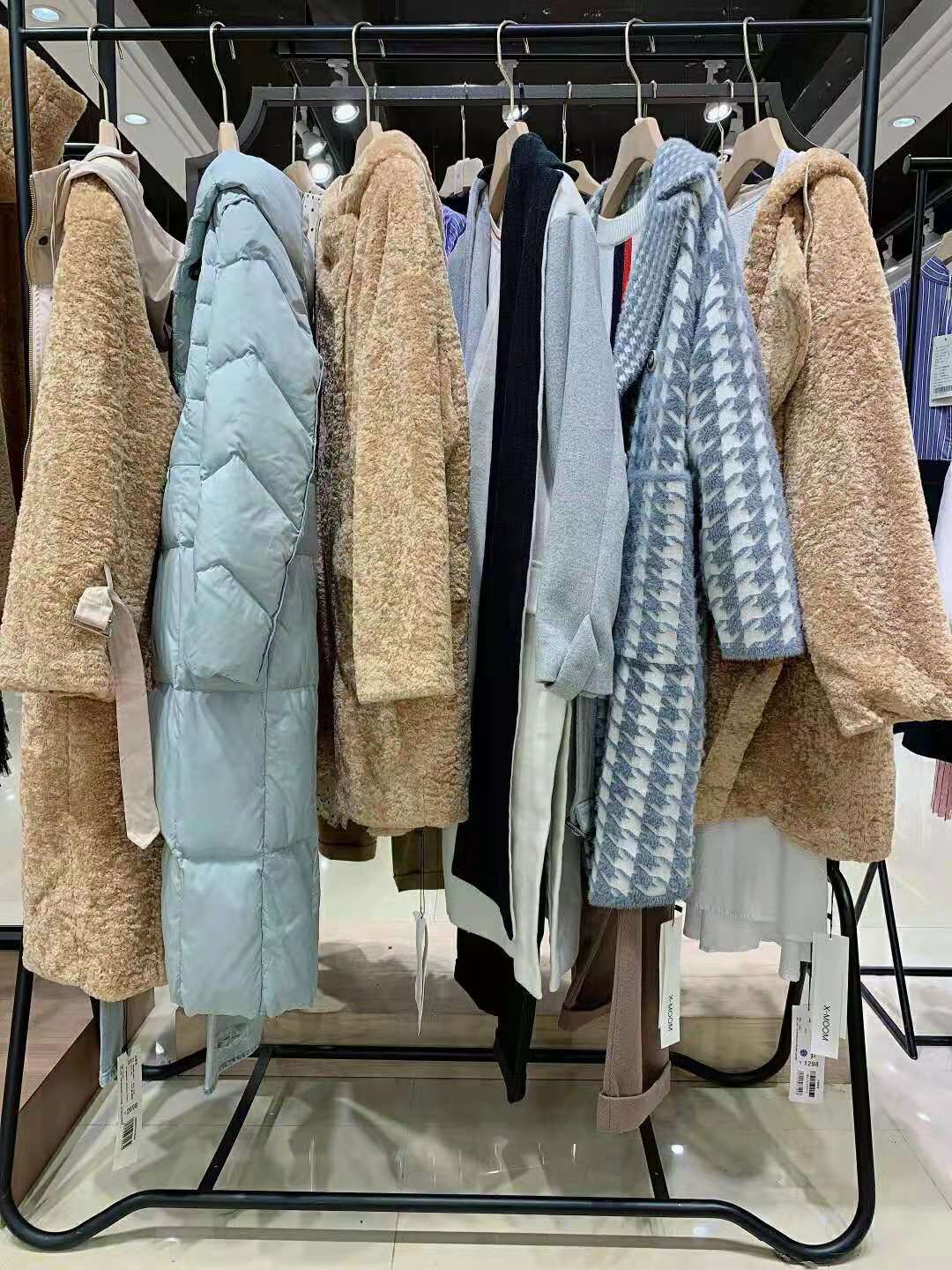 X-MOOM2021冬時(shí)尚品牌專柜撤柜女裝尾貨批發(fā)市場(chǎng)