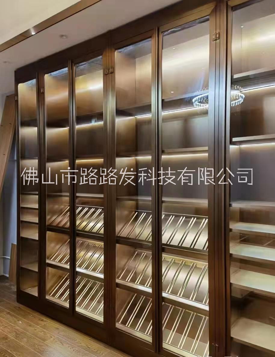 現(xiàn)代不銹鋼展示柜裝飾恒溫酒柜定制