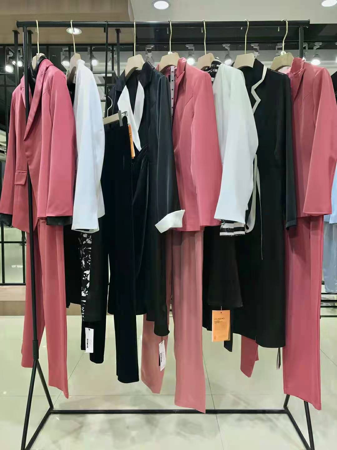 輕奢品牌珂萊迪奧2021秋三 標(biāo)齊全女裝品牌折扣尾貨批發(fā)