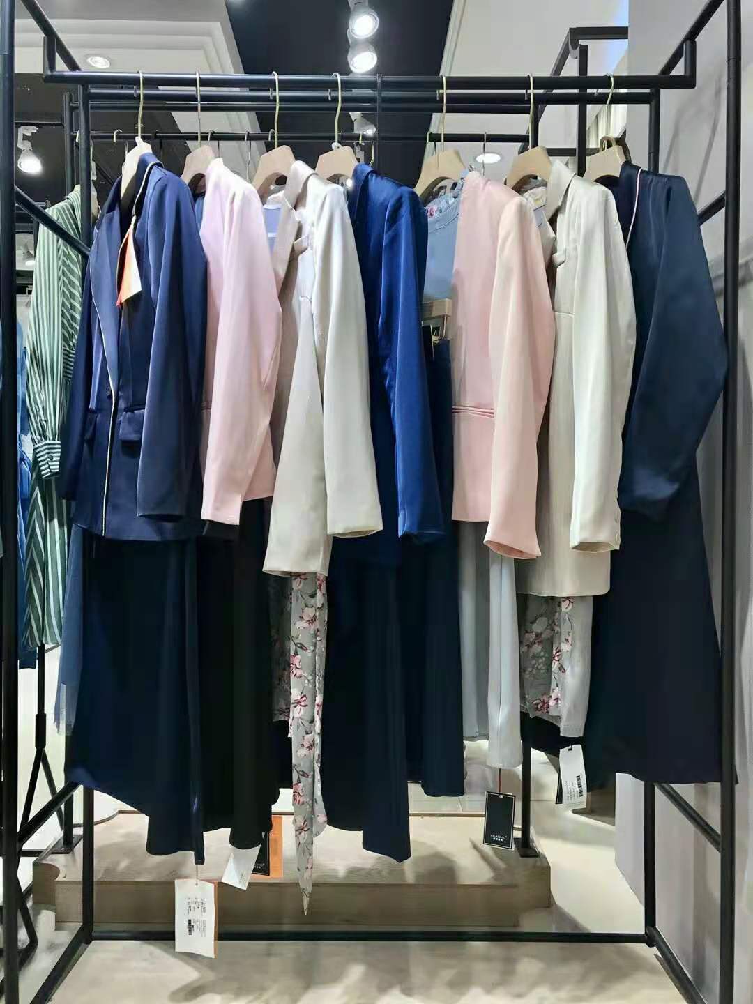 輕奢品牌珂萊迪奧2021秋三 標(biāo)齊全女裝品牌折扣尾貨批發(fā)