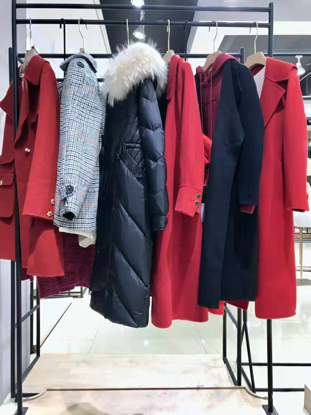 迪卡軒21冬女裝實體直播一手貨源進(jìn)貨渠道