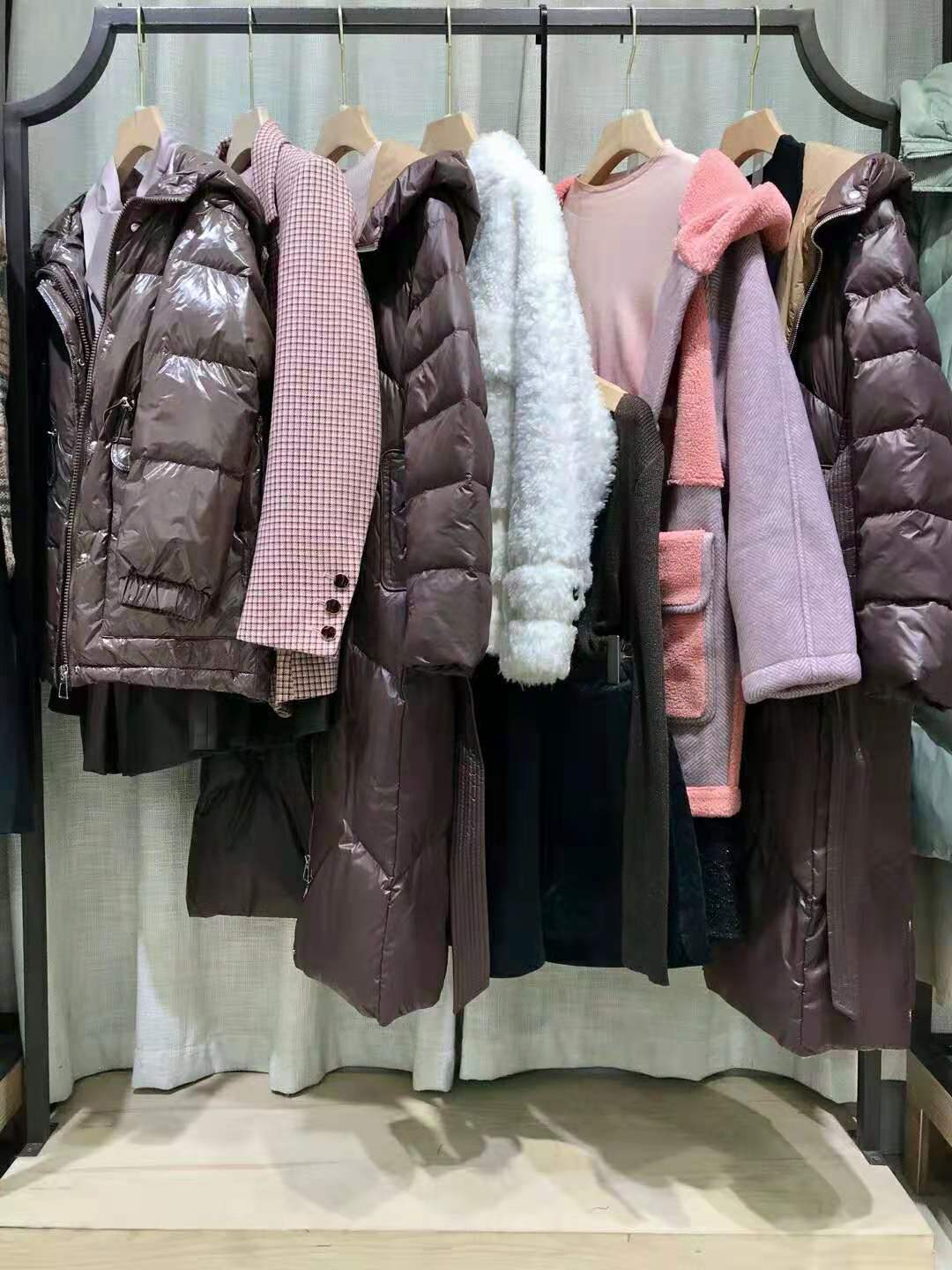 迪卡軒21冬女裝實體直播一手貨源進(jìn)貨渠道