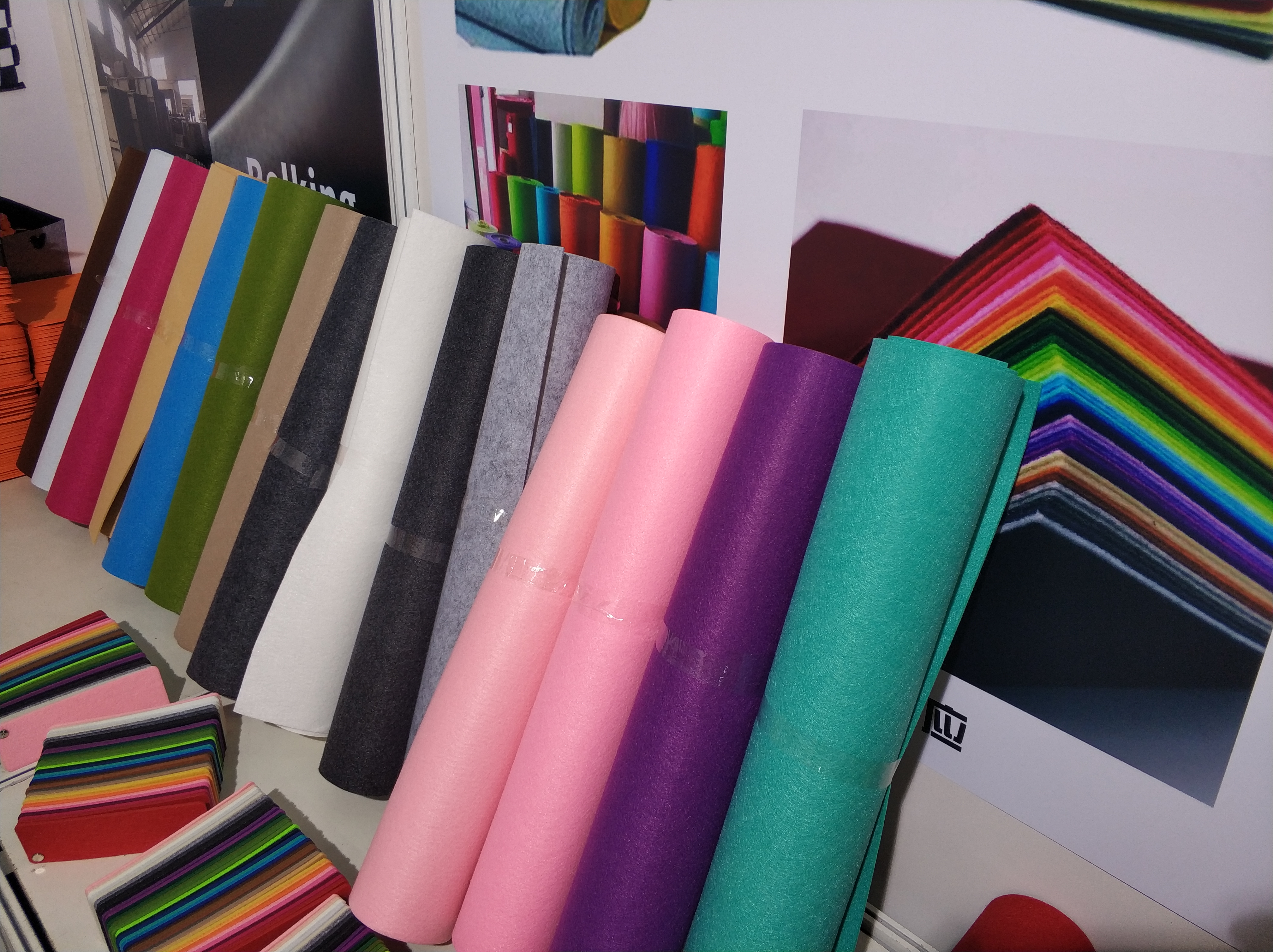 河北彩色毛氈批發(fā)廠家、報價、供應(yīng)商、聯(lián)系電話【南宮市華運毛氈制品有限公司】