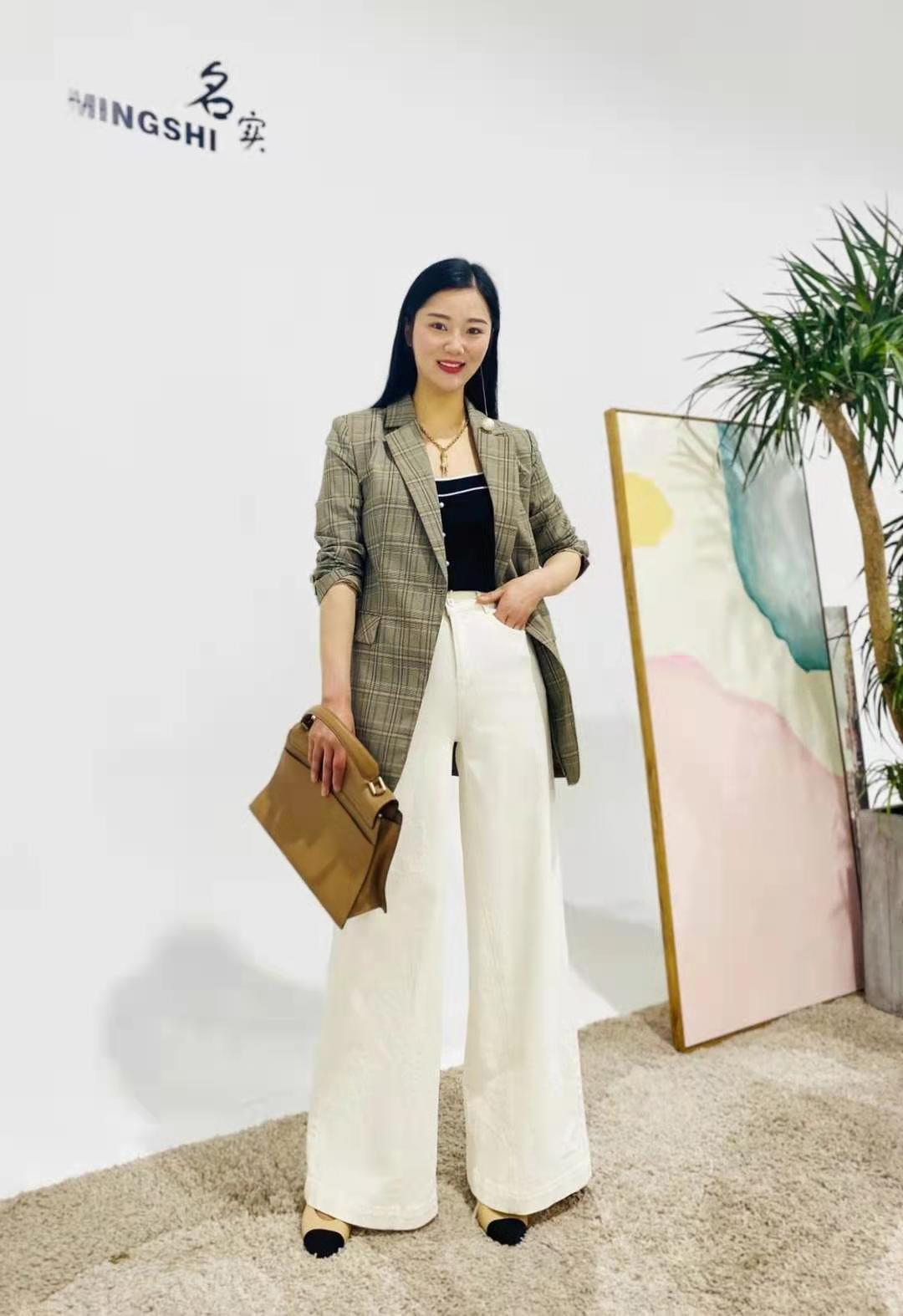 國內大 牌品牌名實2021秋品牌折扣女裝工廠一手貨源