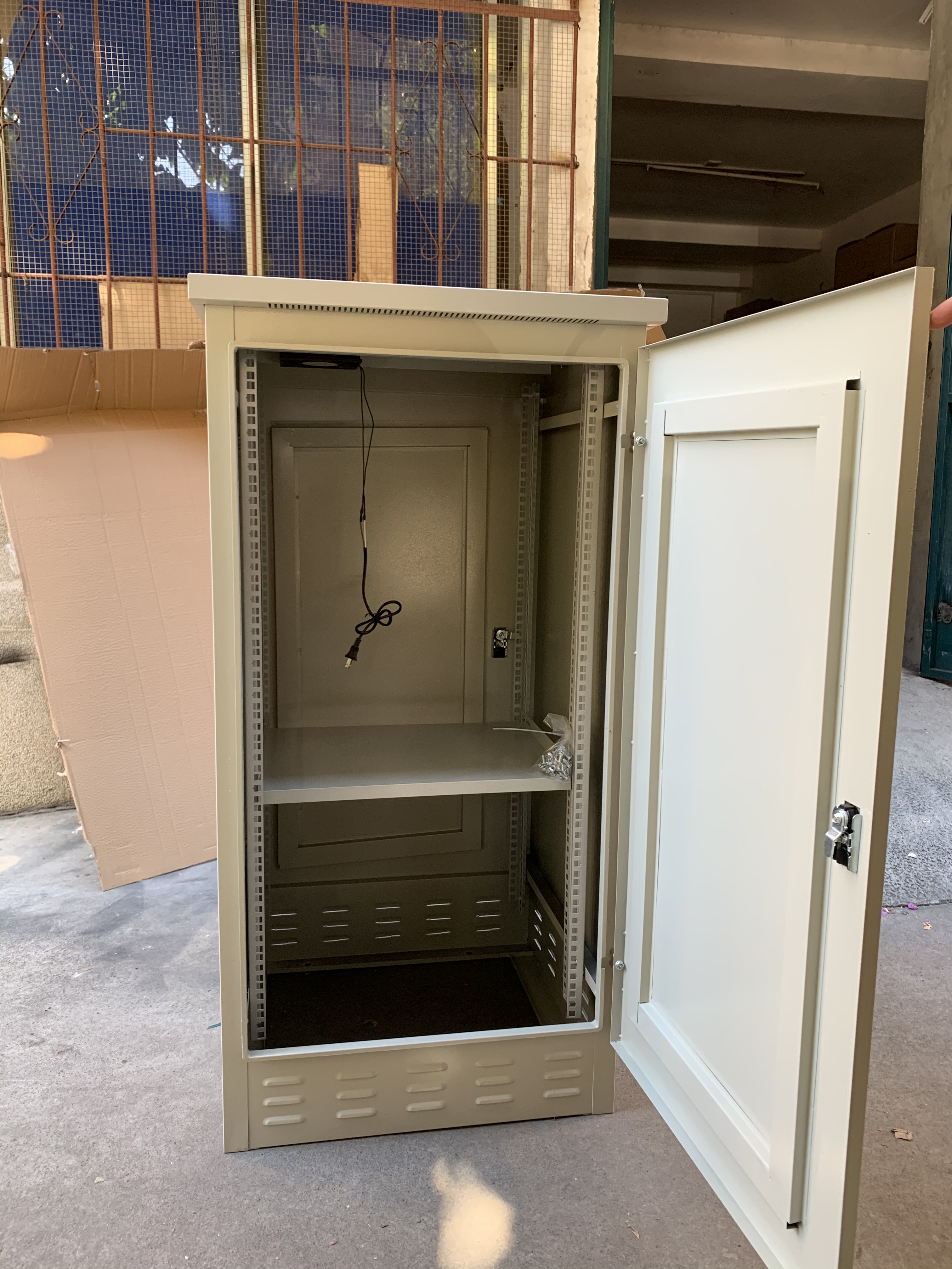 供應(yīng)廣西南寧1.2M室外防水機柜室外網(wǎng)絡(luò)機柜防水機柜