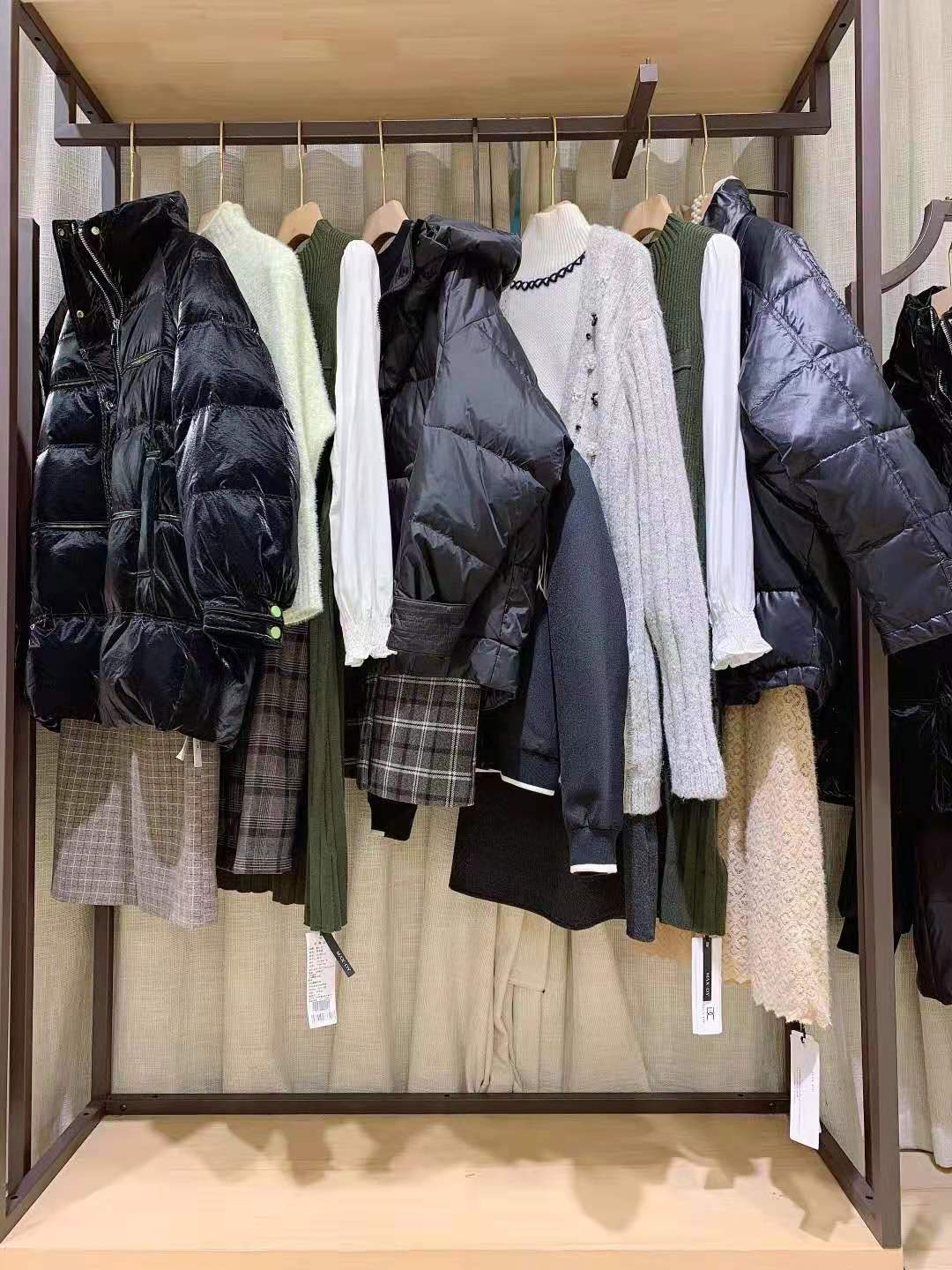 高 端知 名品牌瑪荻斯娃2021秋冬品牌精 品折扣女裝尾貨批發(fā)