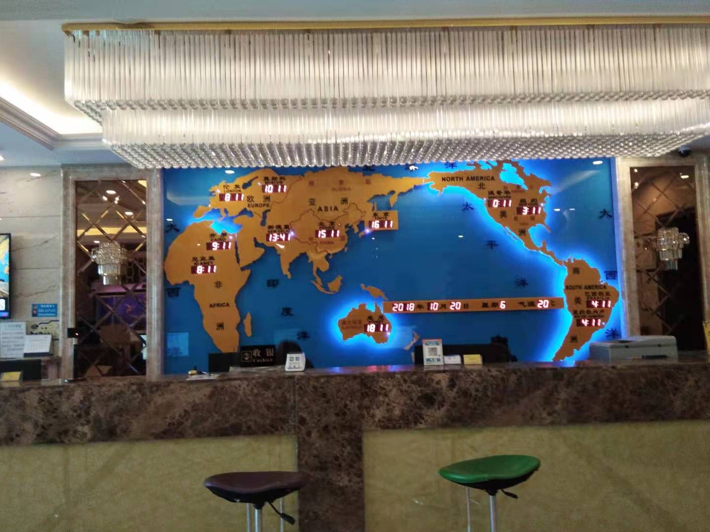 2022酒店大堂前臺(tái)吧臺(tái)背景墻裝飾 新一代酒店地圖鐘