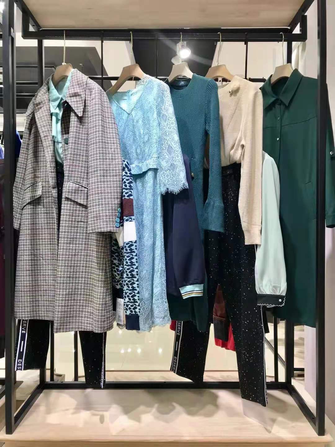 深圳原創(chuàng)設計師品牌珞娜2021秋冬女裝尾貨批發(fā)市場