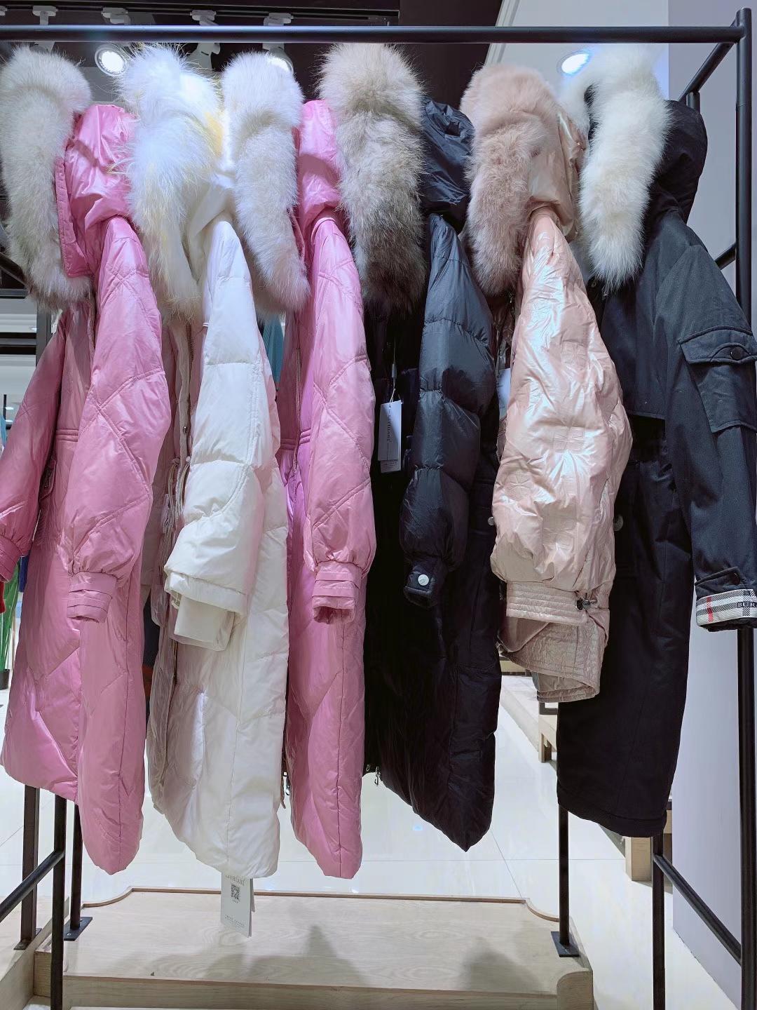 麗想2021冬當(dāng)季新款羽絨服品牌折扣女裝尾貨庫(kù)存走份批發(fā)