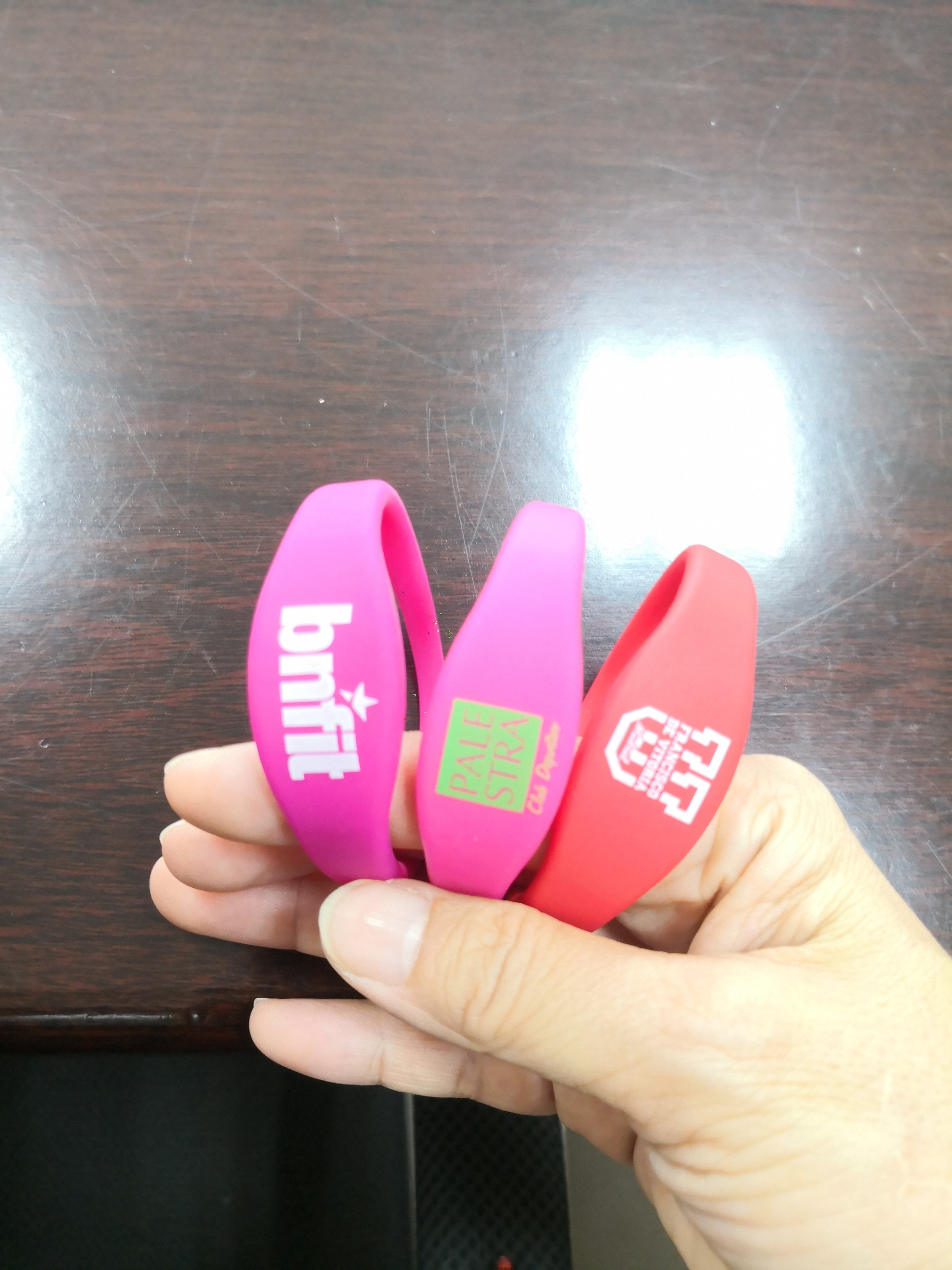 熱銷硅膠手環(huán)新款環(huán)保手環(huán)廣告禮品