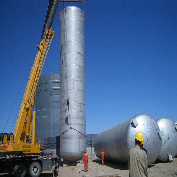 可根據(jù)用戶的需求、設(shè)計、制造、安裝300m3-5000m3之間任何規(guī)格定做二氧化碳子母罐