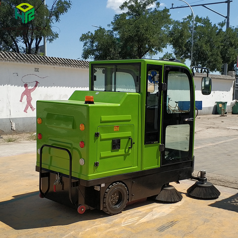 山西太原駕駛式電動掃地車電動清潔車