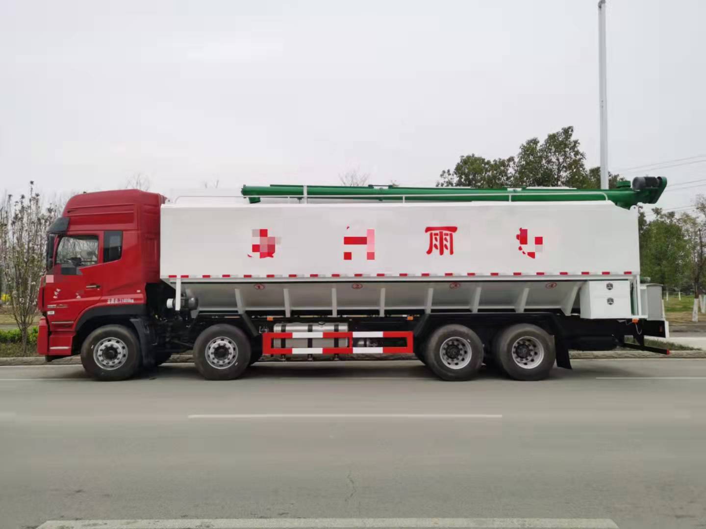 散裝運輸車 散裝飼料運輸車報價-廠家-型號-市場報價【湖北博力汽車銷售有限公司】