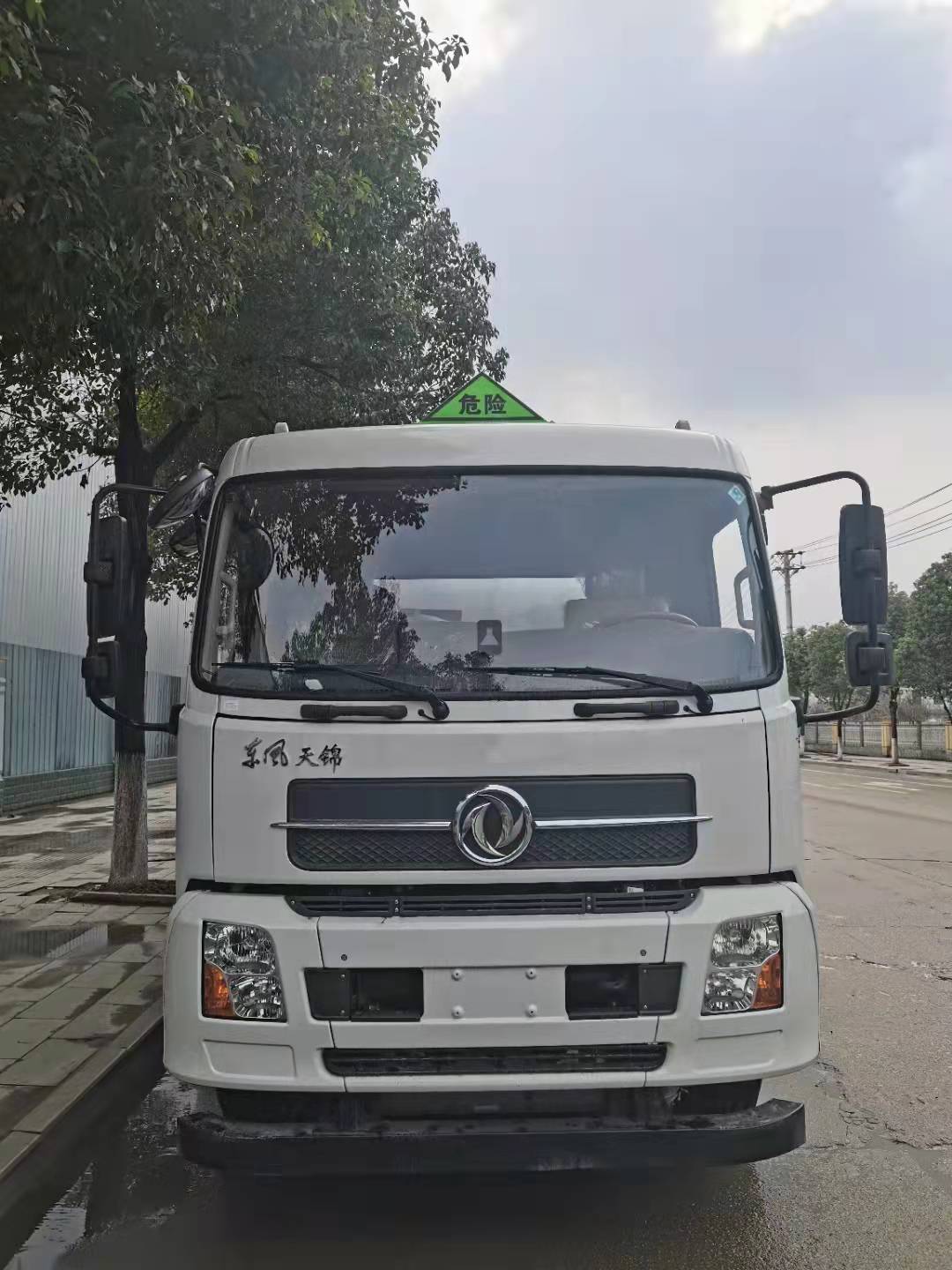 東風(fēng)天錦運油車報價-廠家-型號-市場報價【湖北博力汽車銷售有限公司】