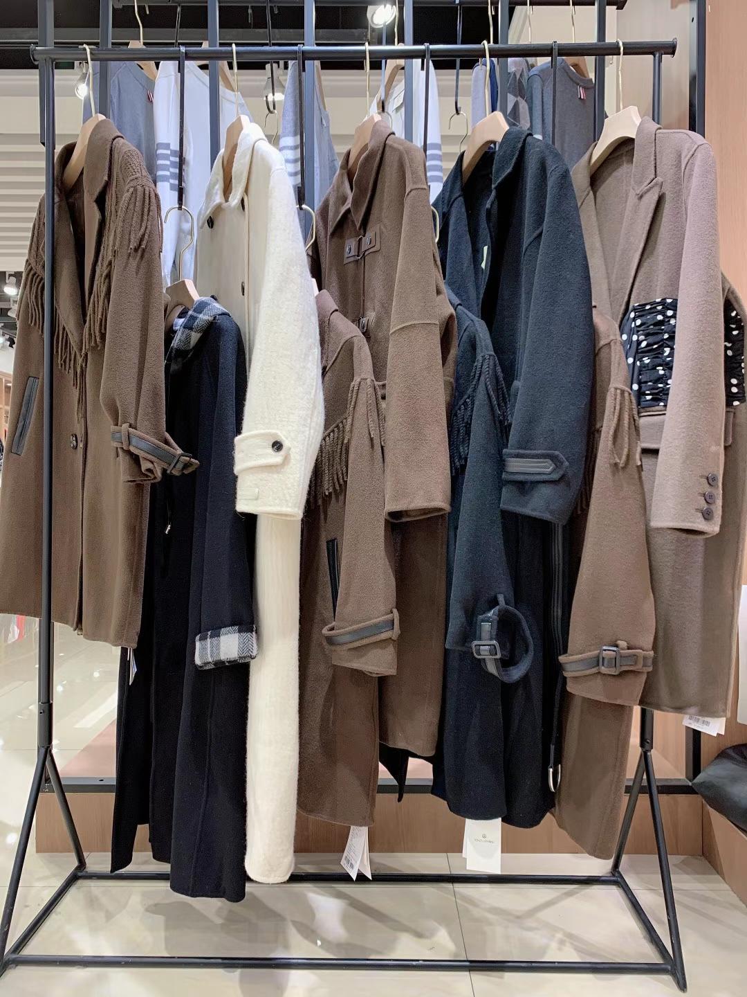 銀 鉆雙面羊絨大衣2021冬大 牌服裝折扣批發(fā)貨源地址和價(jià)格