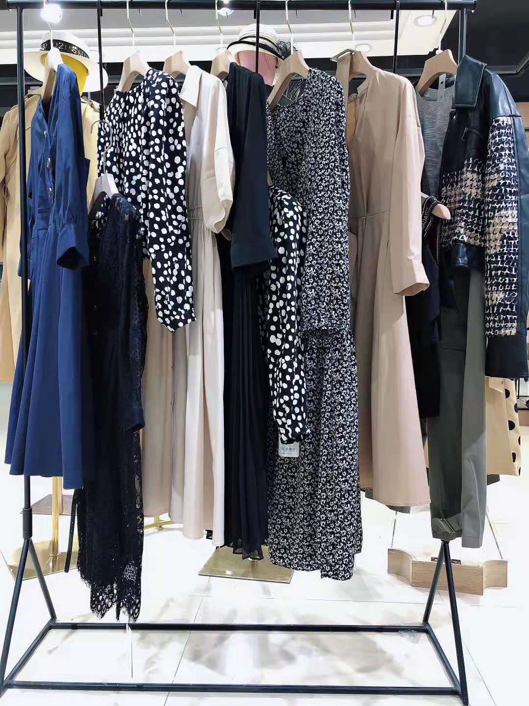正品專柜下架品牌女裝依薰2021秋女裝折扣店批發(fā)市場