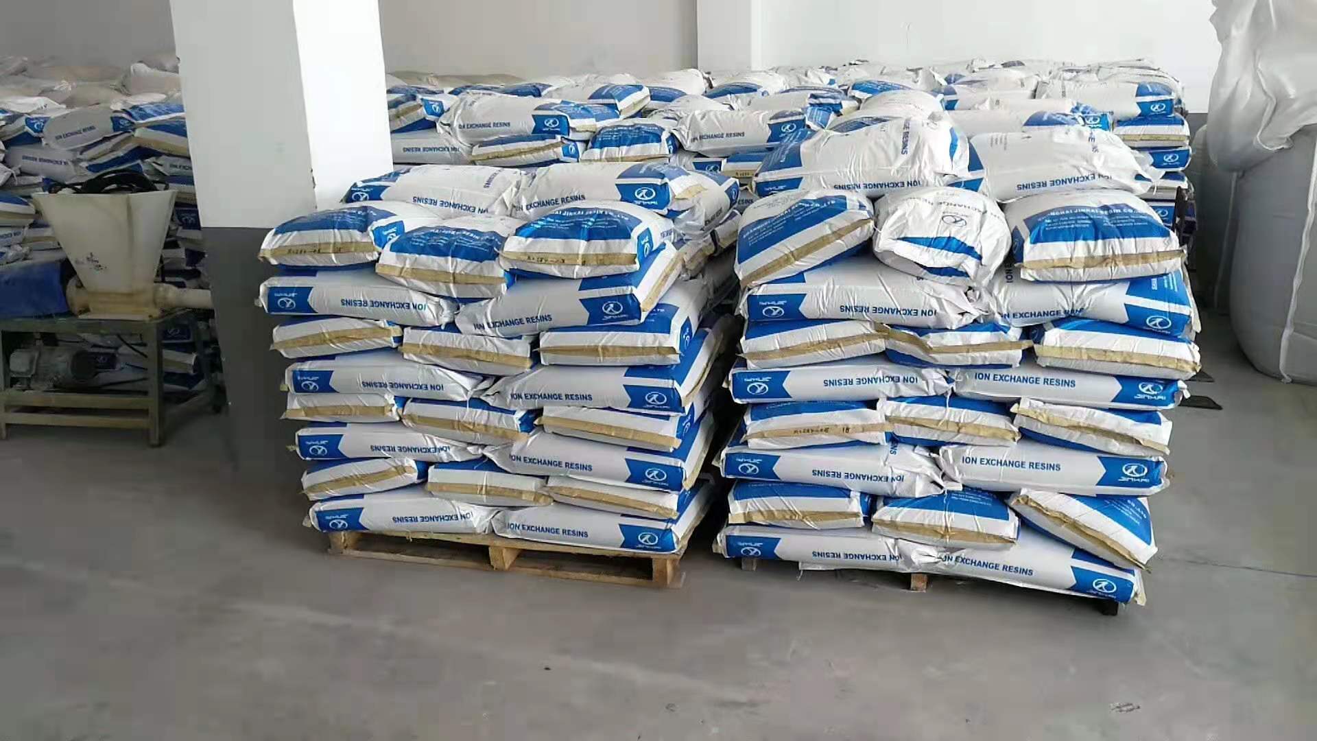 軟化水樹脂、海格化工生產(chǎn)離子交換樹脂、鍋爐軟化樹脂、強(qiáng)酸性陽離子交換樹脂