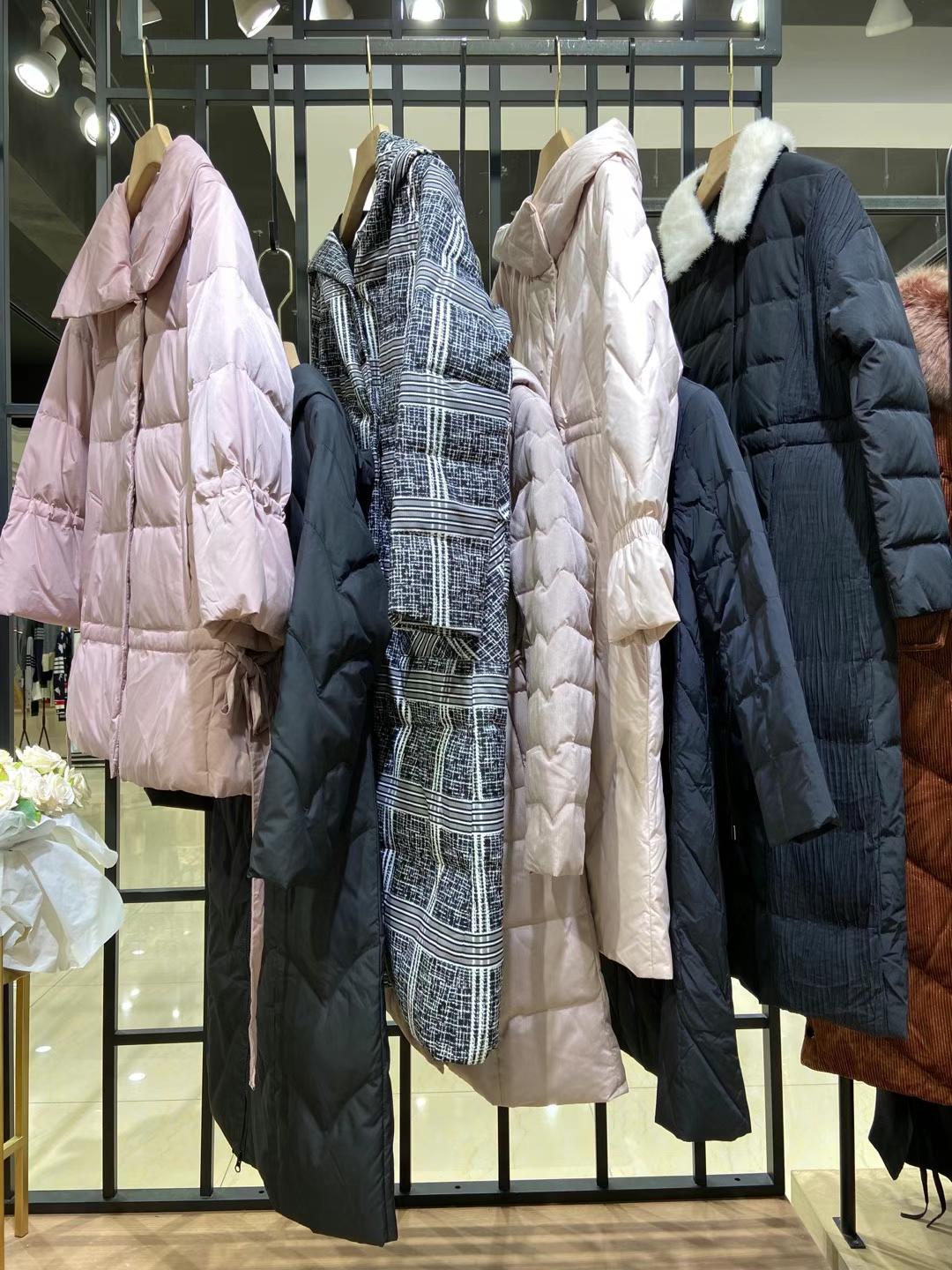 海蔓·嬌娜2021冬品牌折扣女裝批發(fā) 廣州一手精 品女裝批發(fā)
