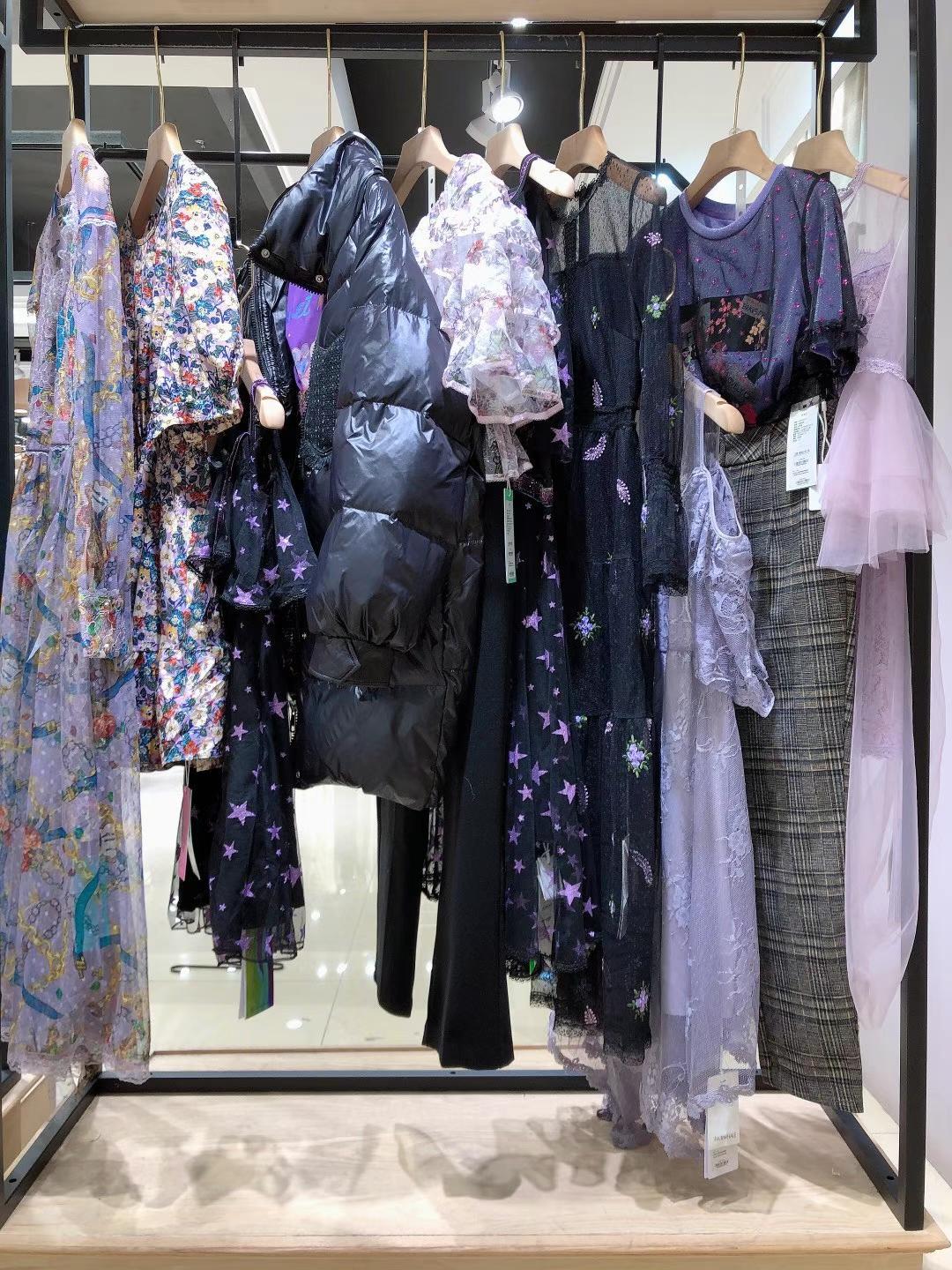 馬克華菲2021秋冬時(shí)尚品牌服裝庫(kù)存尾貨進(jìn)貨渠道