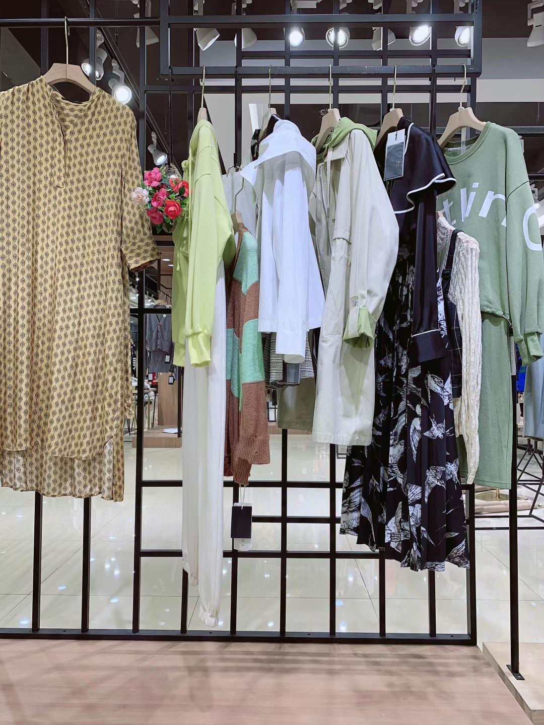 設(shè)計(jì)師品牌凱恩2022春品牌女裝折扣店進(jìn)貨批發(fā)