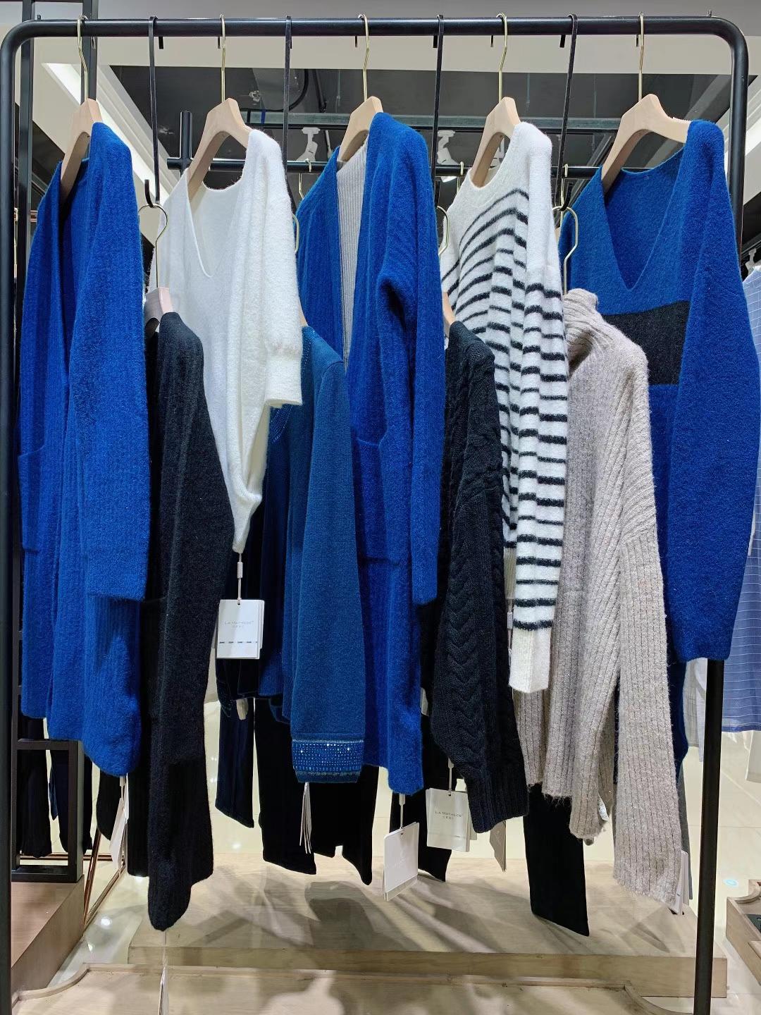 拉曼迪爾毛衣系列2021點(diǎn)國內(nèi)一二線品牌撤柜女裝尾貨一手貨源進(jìn)貨渠道