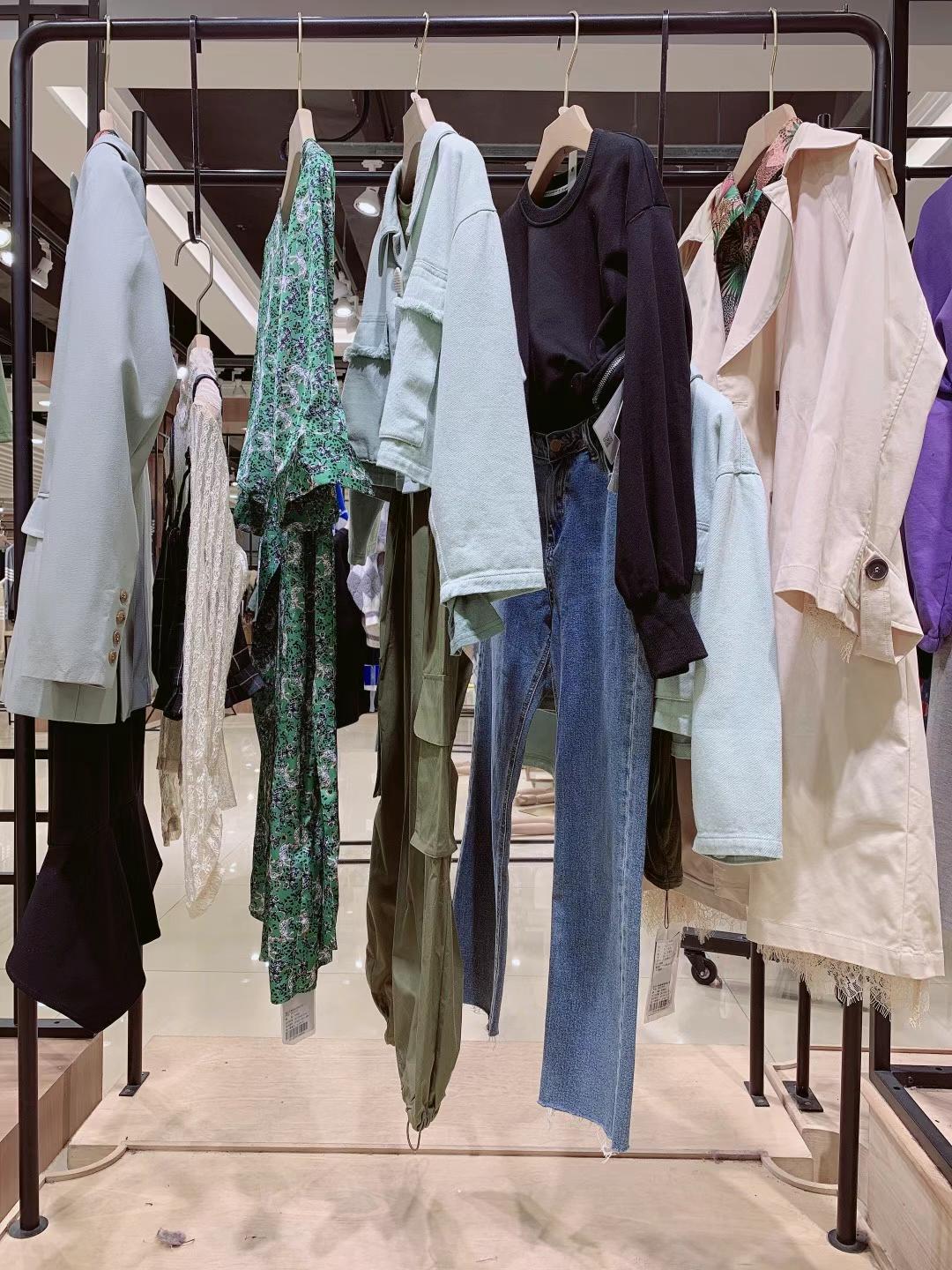 設(shè)計(jì)師品牌凱恩2022春品牌女裝折扣店進(jìn)貨批發(fā)