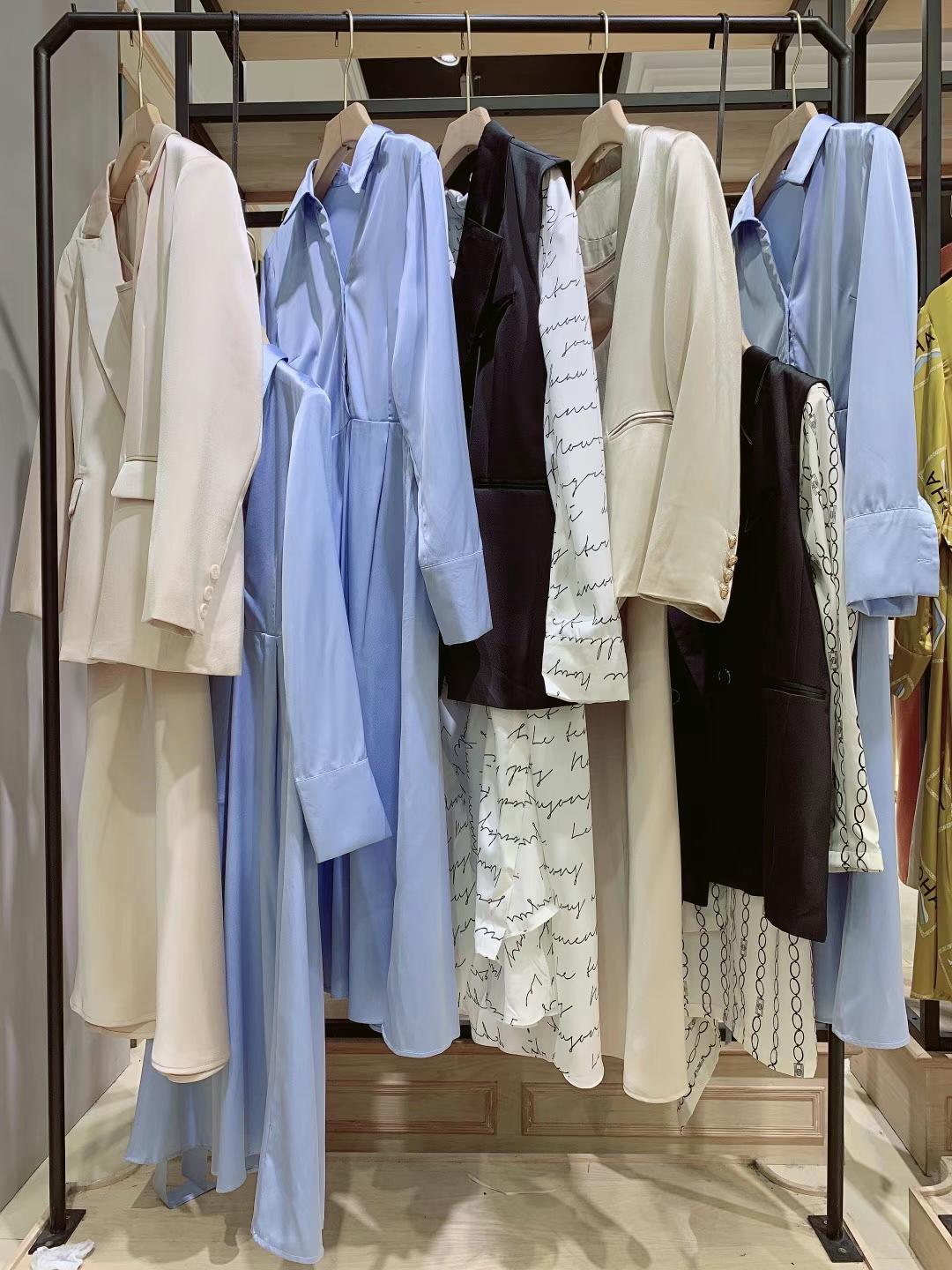 珂瓦妮2021秋高 端輕奢時(shí)尚女裝品牌折扣走份批發(fā) 女裝庫(kù)存批發(fā)