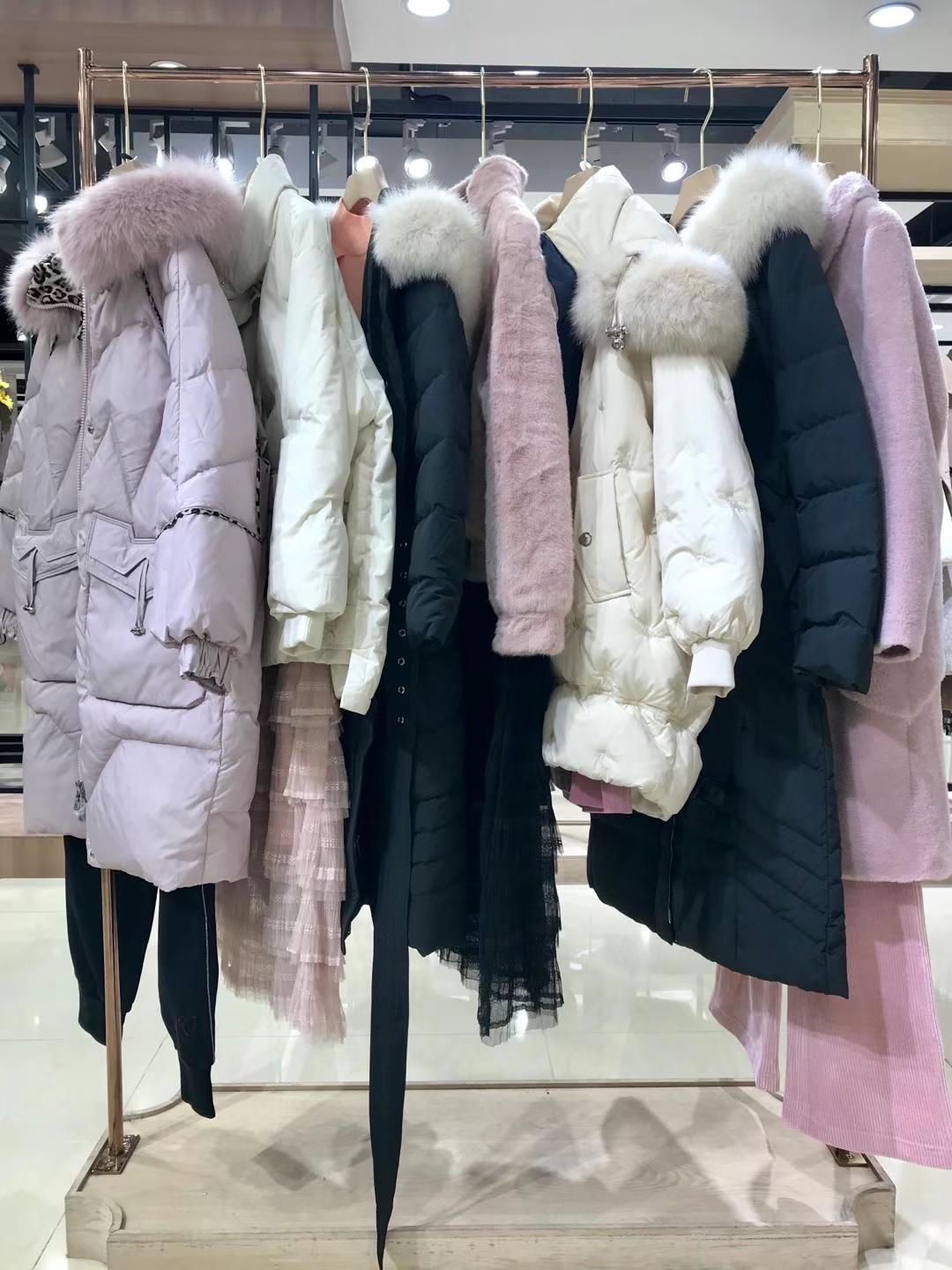 蔓諾蒂2021年冬裝新款女裝品牌折扣店專柜清倉(cāng)貨源
