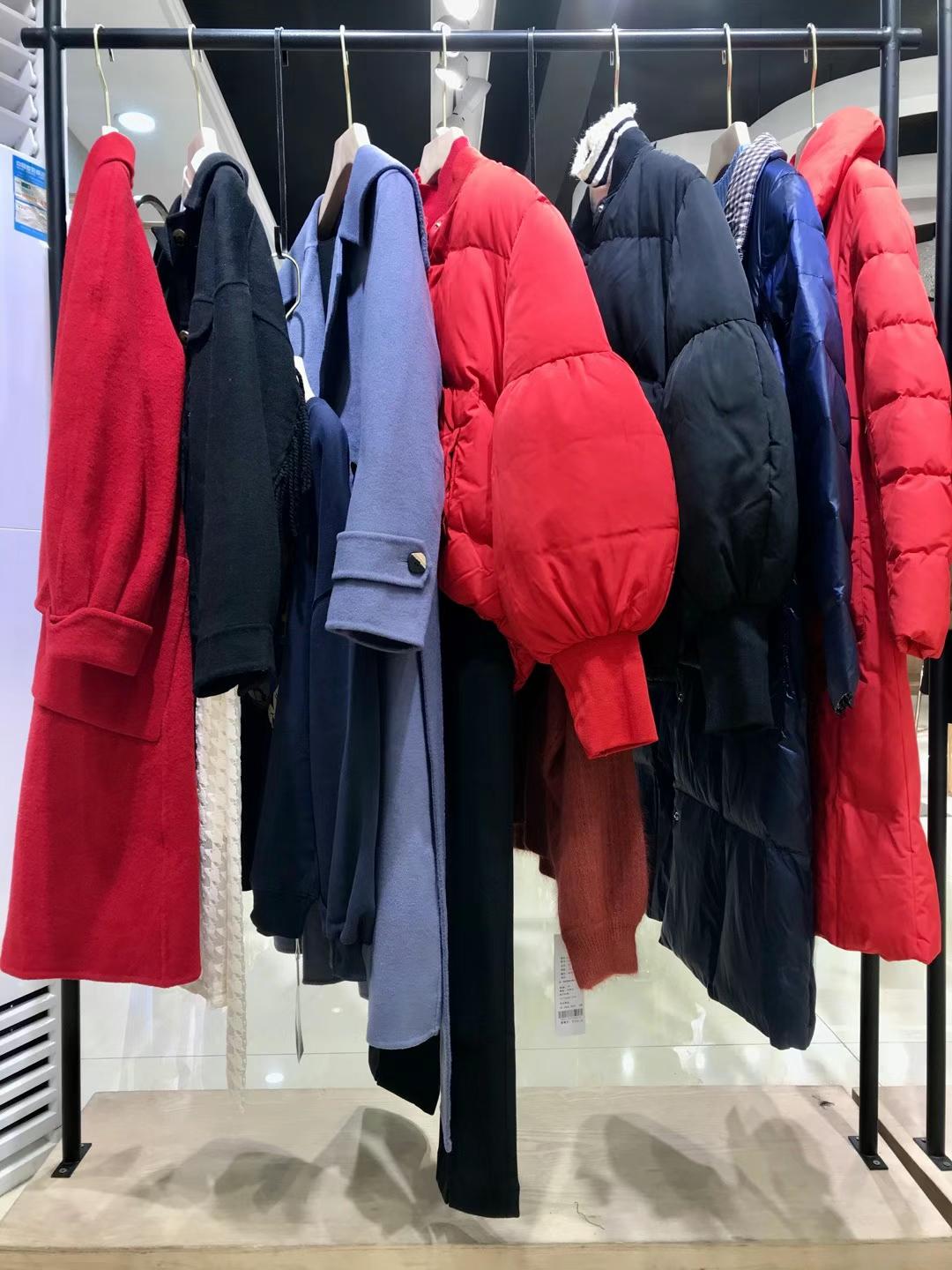 紛漫2021秋冬裝精 品女裝店進(jìn)貨一手貨源批發(fā)