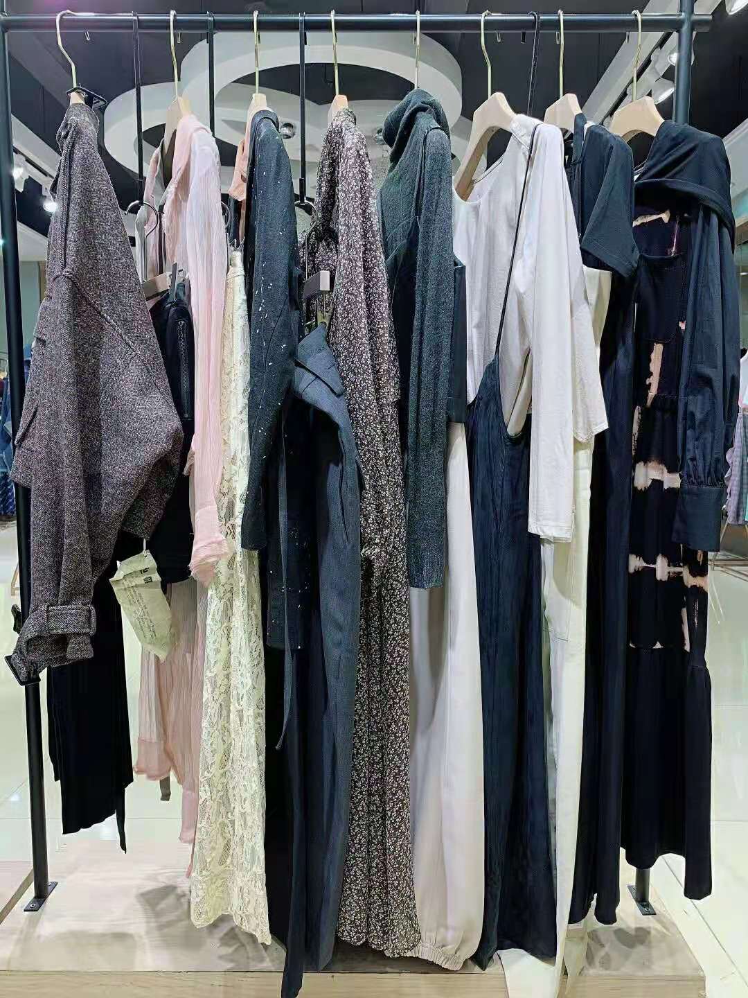 高 端品牌云鳳思儒2021秋冬品牌女裝撤柜下架尾貨直播
