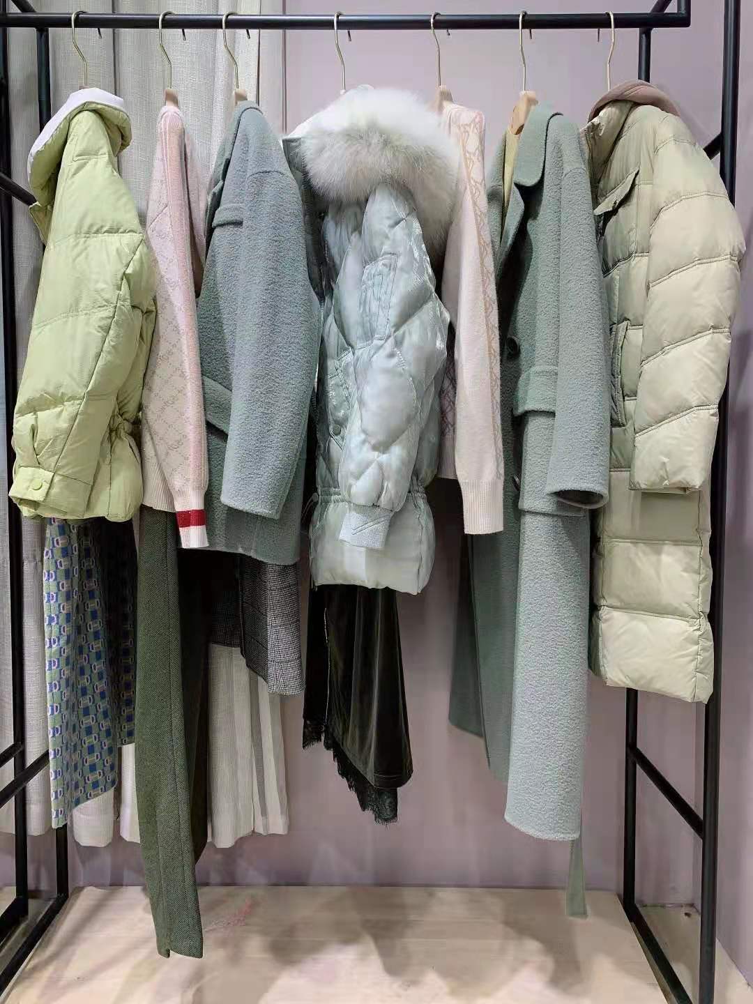 高端時尚品牌歐絲蒂雅文秋冬直播女裝折扣尾貨供應(yīng)商