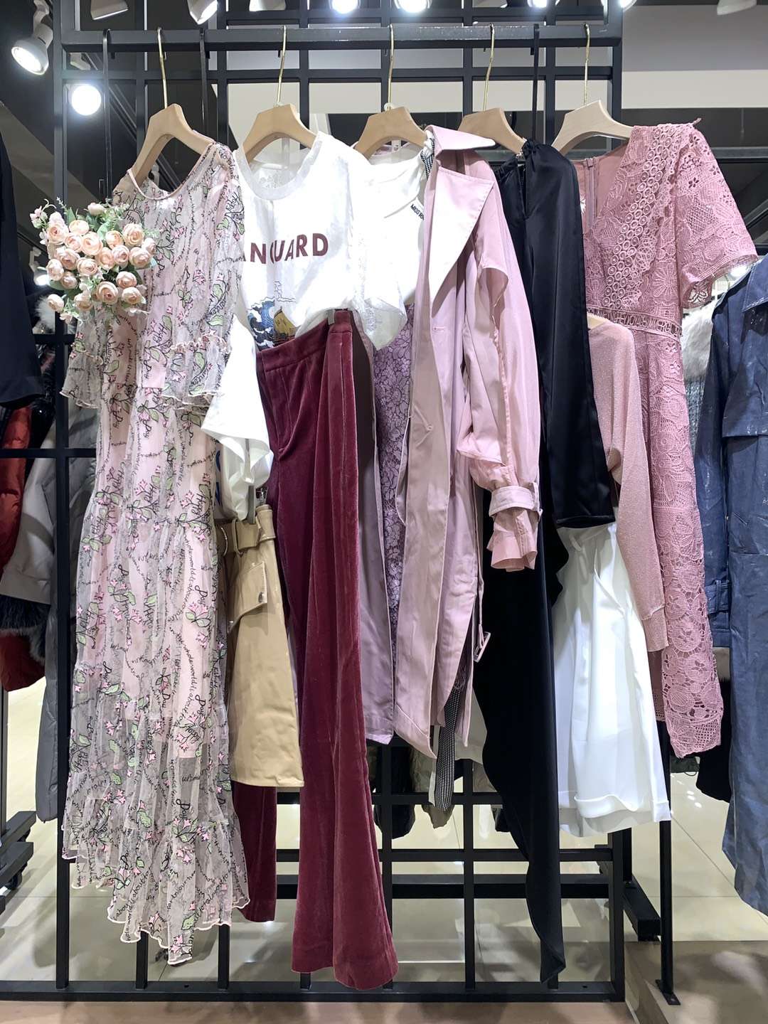 芭蒂娜2022春裝品牌折扣精 品女裝尾貨一手批發(fā)貨源